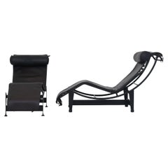 Paire de fauteuils inclinable LC 4 par Le Corbusier