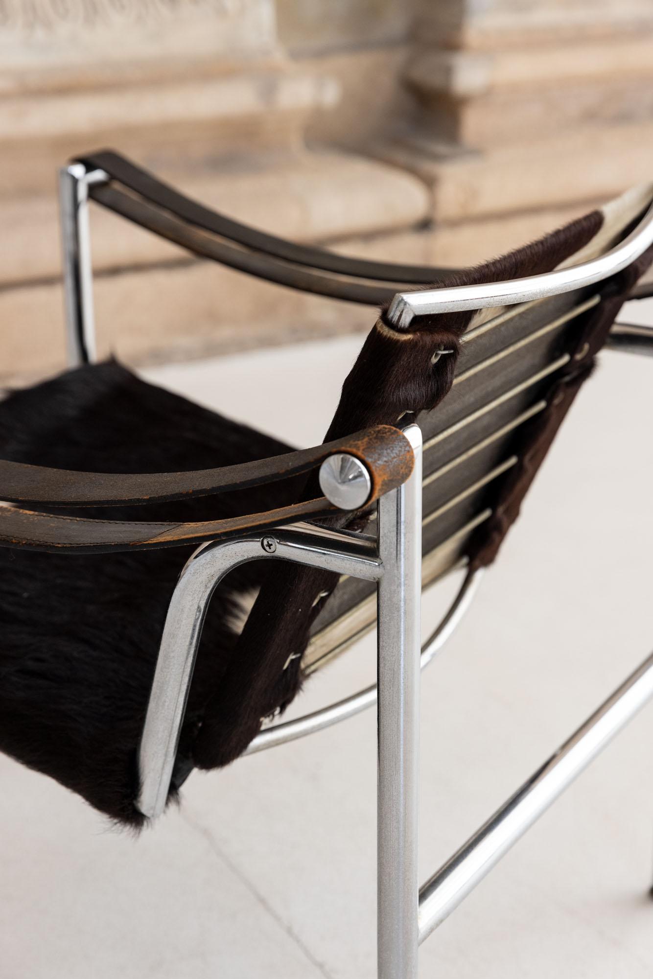 Pair of Lc1 armchairs by Le Corbusier & Charlotte Perriand for Cassina 12