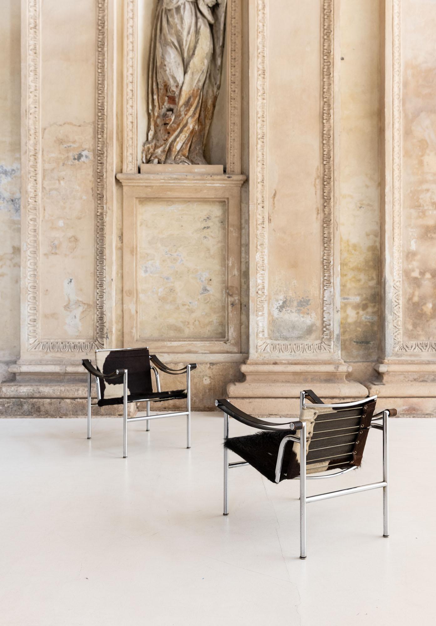 Pair of Lc1 armchairs designed by Le Corbusier and Charlotte Perriand for Cassina.
Original chromed structure with steel round tube and tilting back, and original leather armrests with cavallino leather cover 
Pefect vintage condition 
Italy 1929 ?