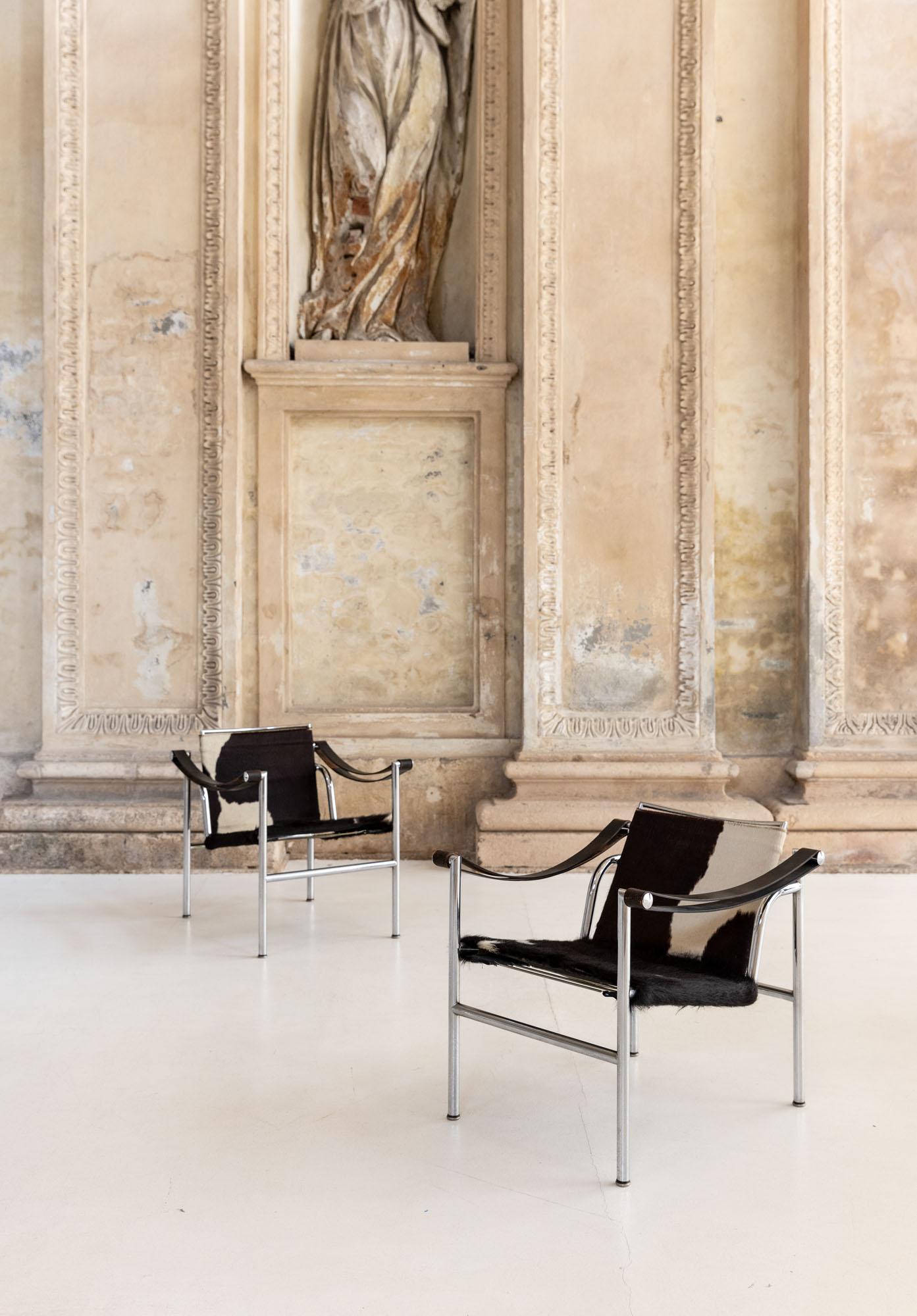 Mid-Century Modern Pair of Lc1 armchairs by Le Corbusier & Charlotte Perriand for Cassina