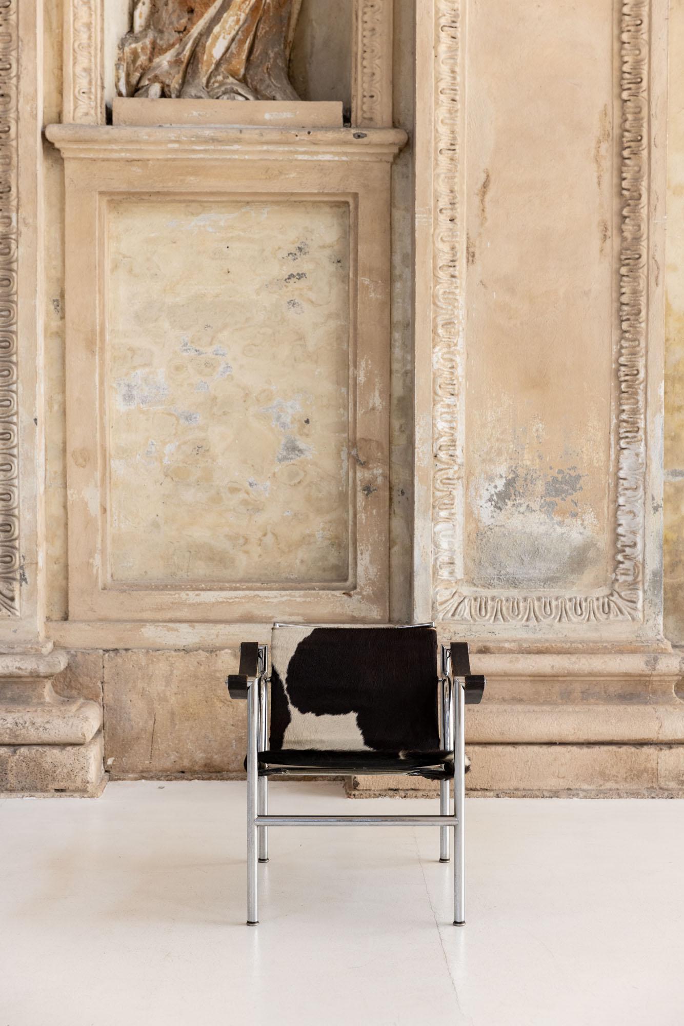 Early 20th Century Pair of Lc1 armchairs by Le Corbusier & Charlotte Perriand for Cassina