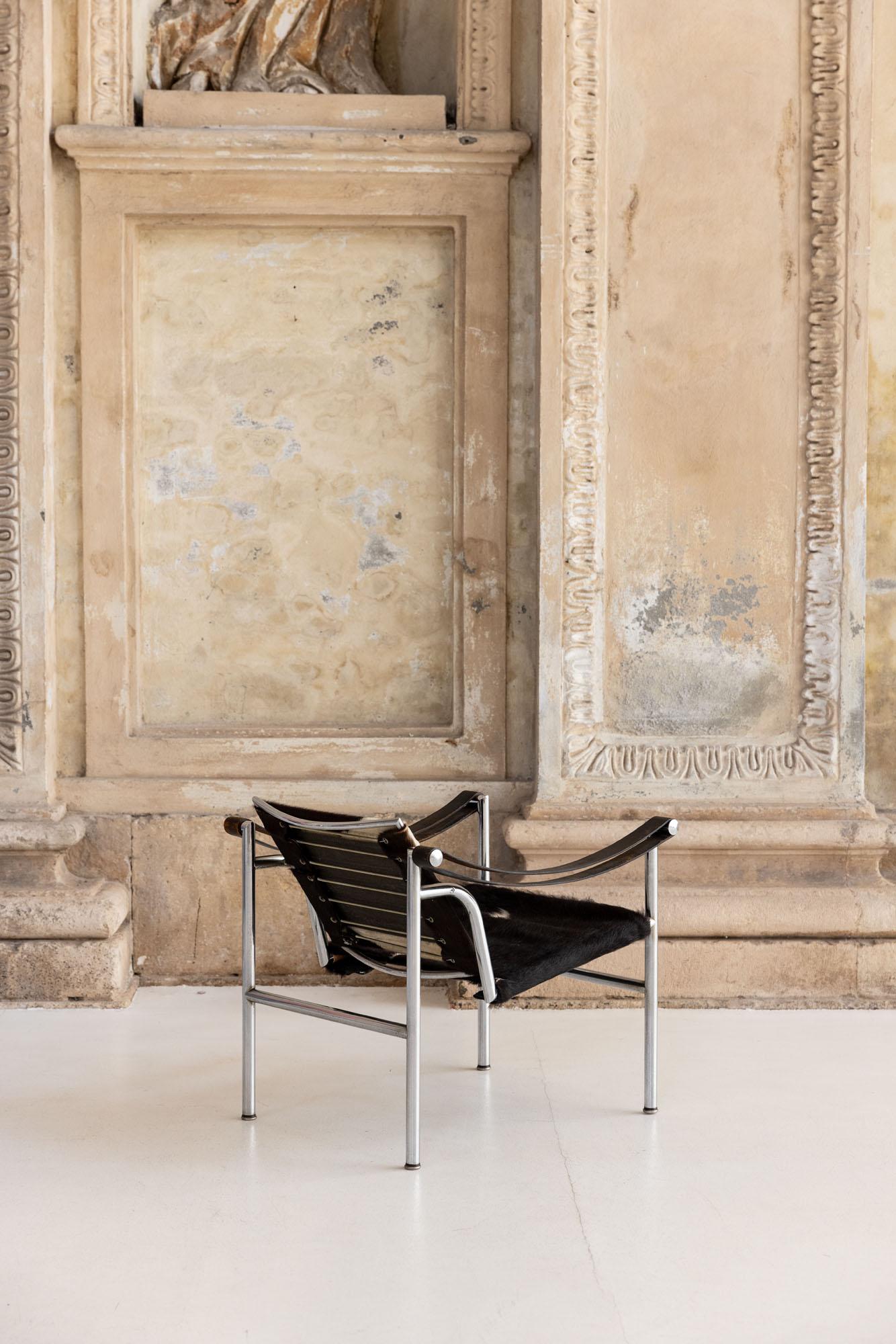Pair of Lc1 armchairs by Le Corbusier & Charlotte Perriand for Cassina 2