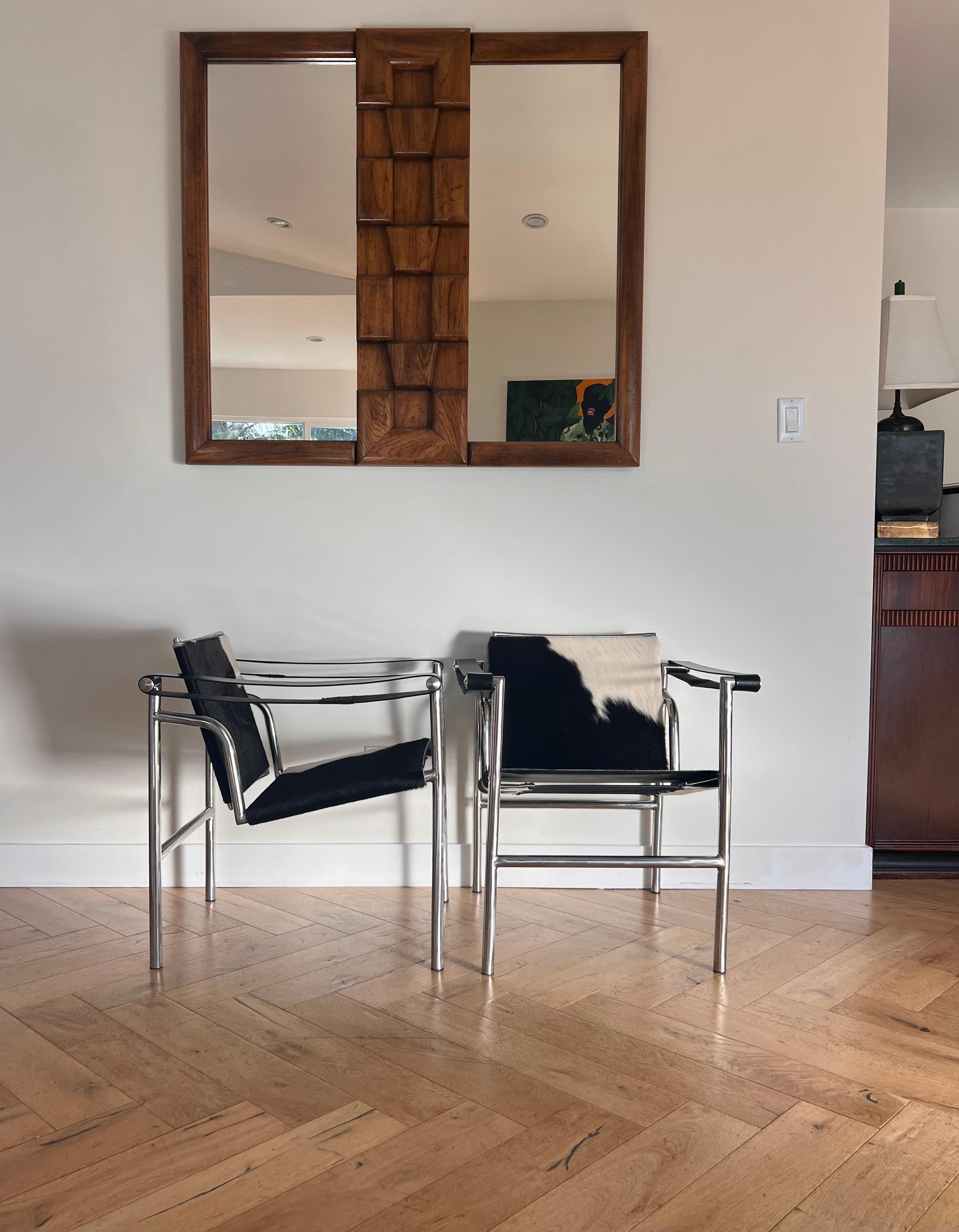Pair of Lc1 cowhide chrome chairs by Le Corbusier, Perriand, Jeanneret, 20th c. 4