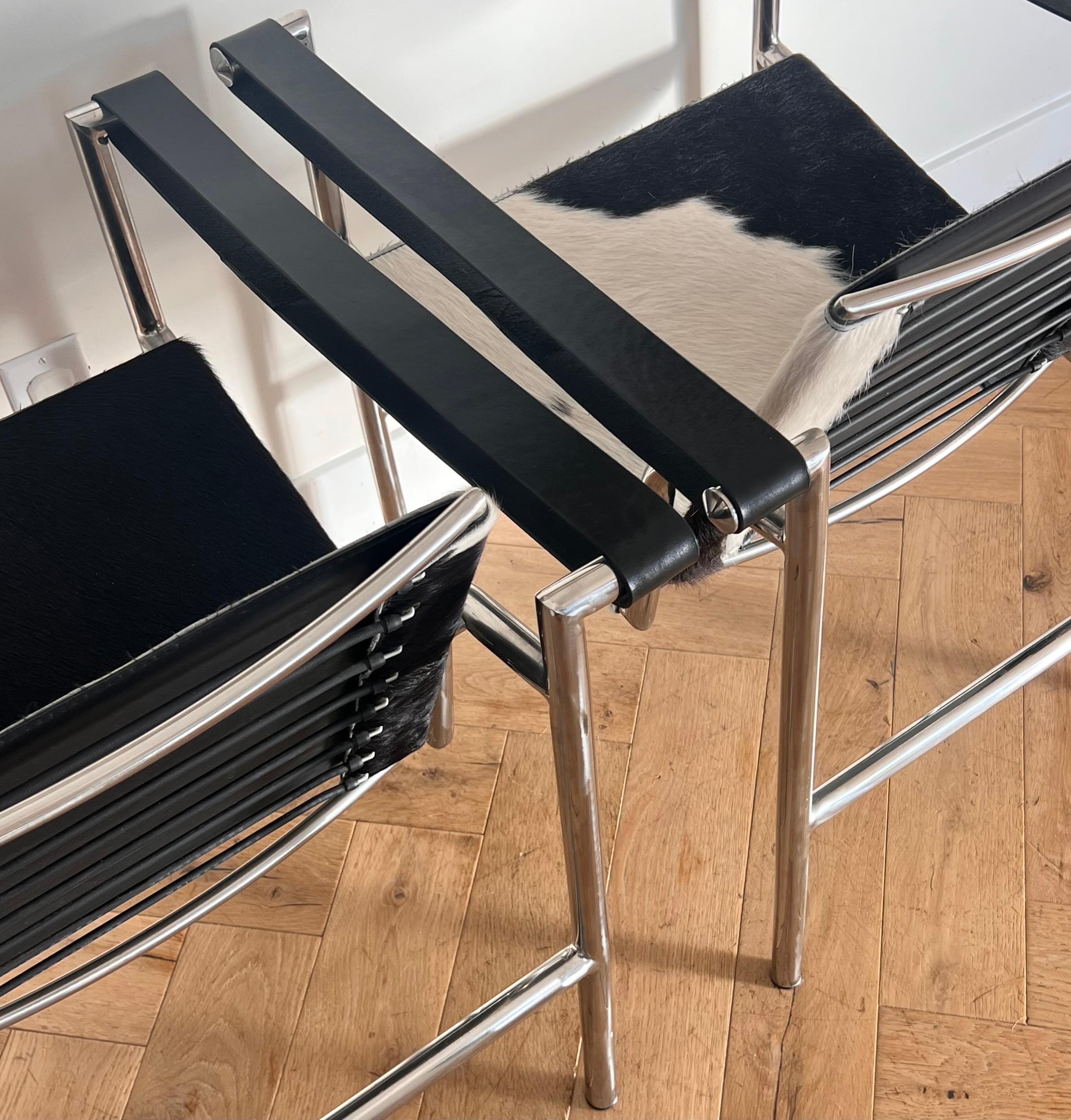 Pair of Lc1 cowhide chrome chairs by Le Corbusier, Perriand, Jeanneret, 20th c. 6