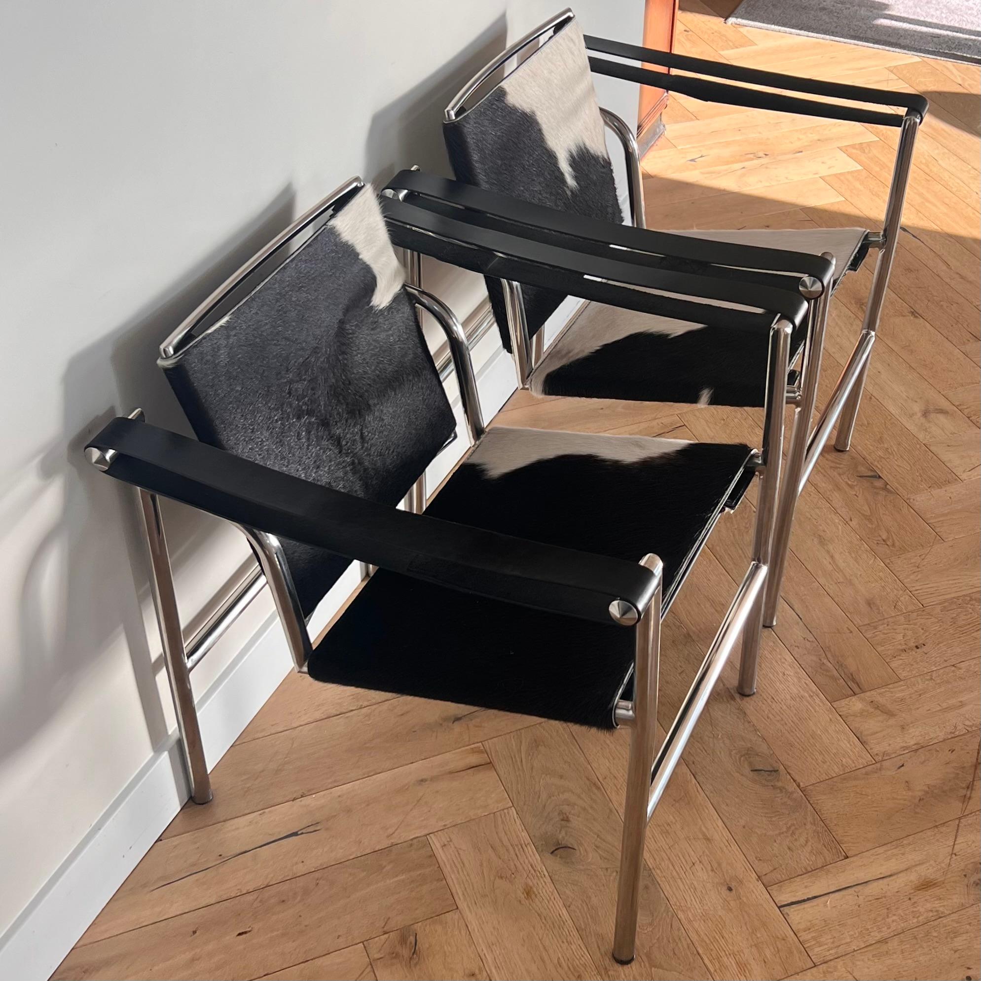 Pair of Lc1 cowhide chrome chairs by Le Corbusier, Perriand, Jeanneret, 20th c. 8