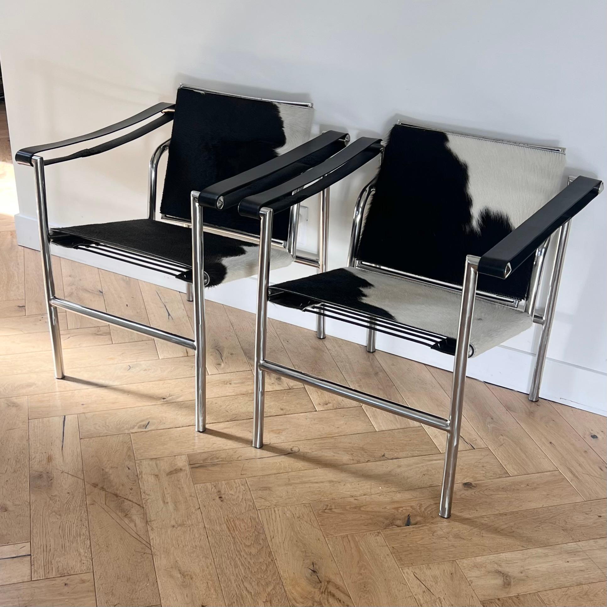 Pair of Lc1 cowhide chrome chairs by Le Corbusier, Perriand, Jeanneret, 20th c. 9