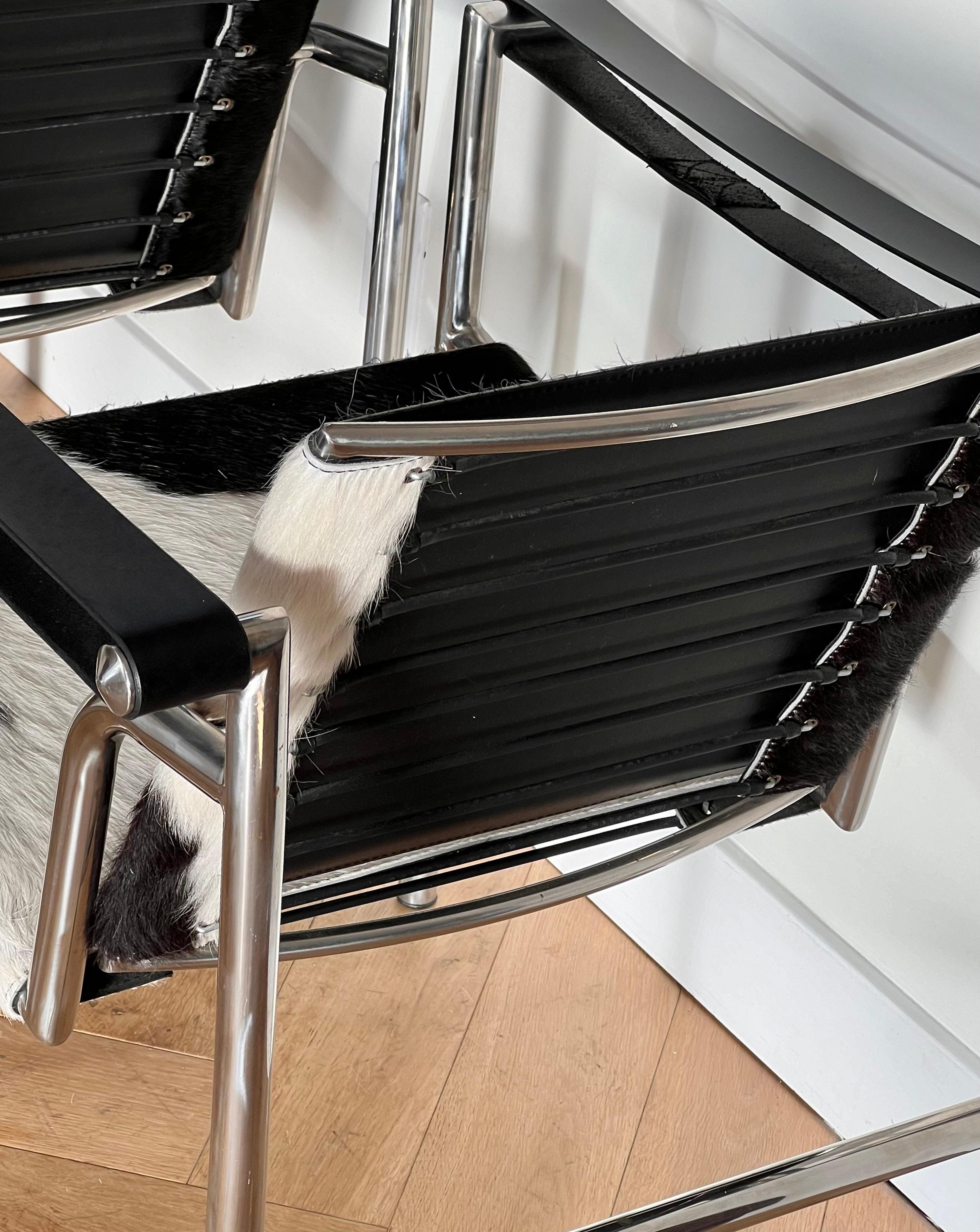 Pair of Lc1 cowhide chrome chairs by Le Corbusier, Perriand, Jeanneret, 20th c. 1