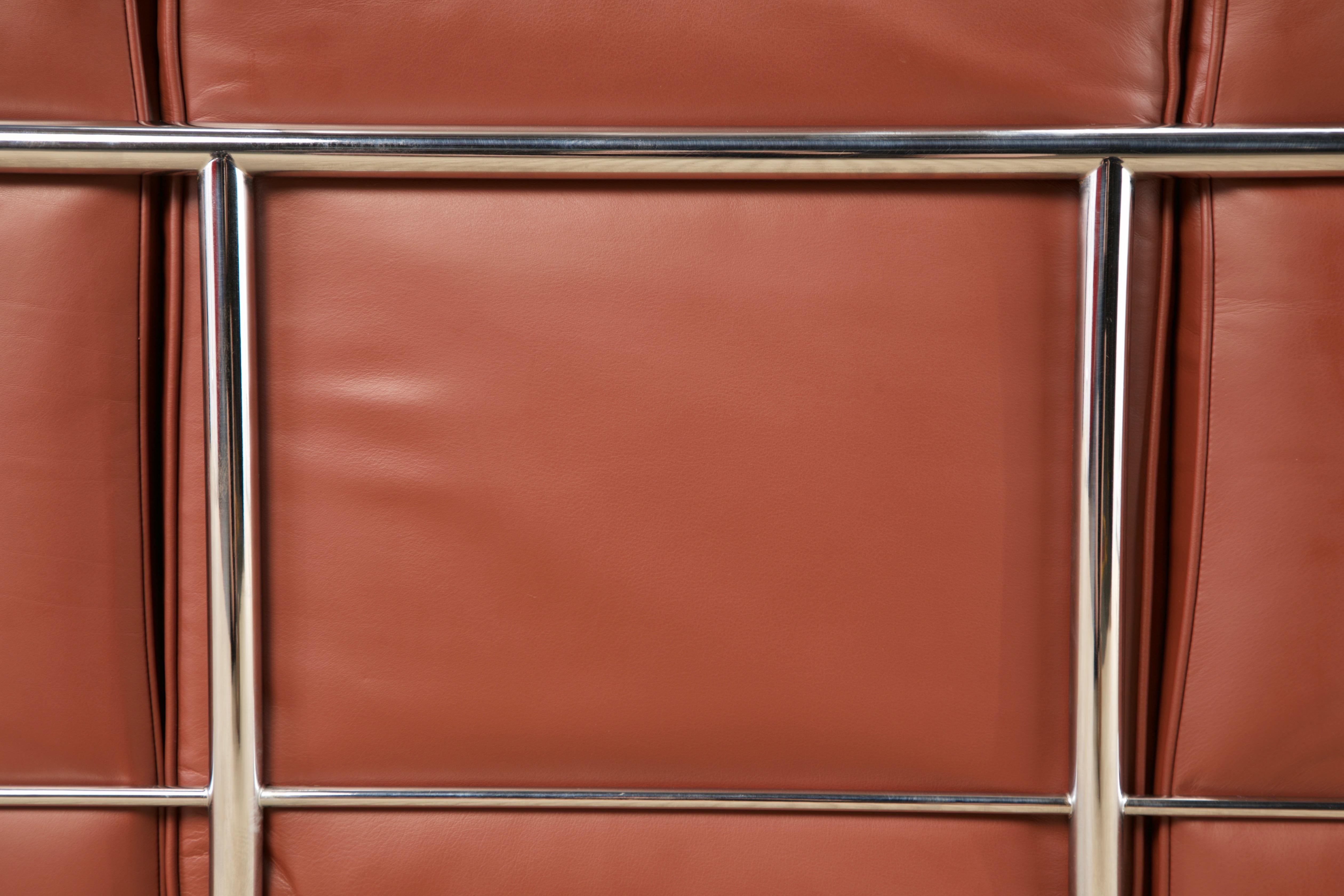 Coppia di poltrone club in pelle 'LC2' di Le Corbusier per Cassina, anni '70 circa, Firmate in vendita 9
