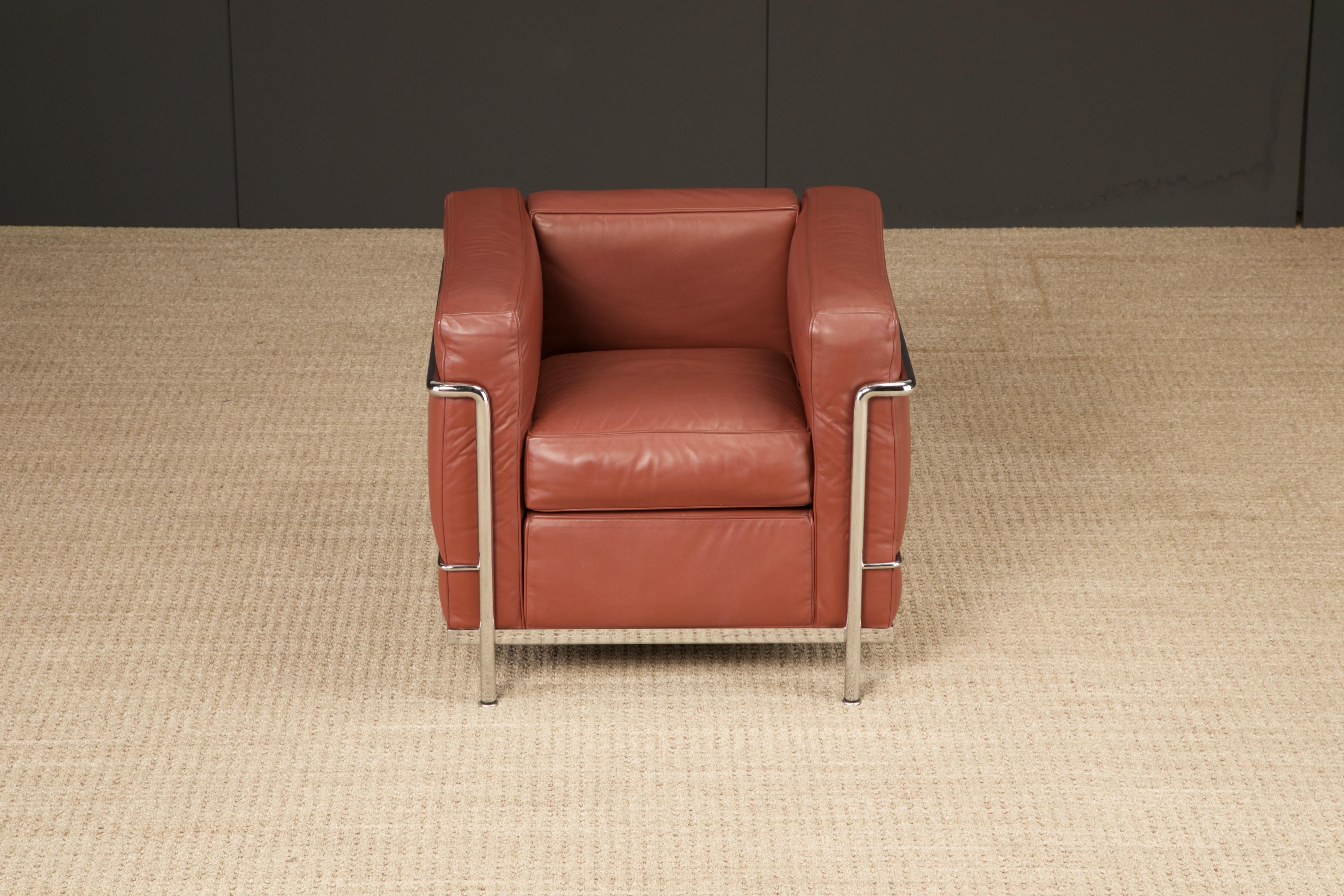 Italiano Coppia di poltrone club in pelle 'LC2' di Le Corbusier per Cassina, anni '70 circa, Firmate in vendita