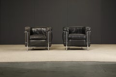 Paar Leder-Clubsessel „LC2“ von Le Corbusier für Cassina, ca. 1990er Jahre, signiert