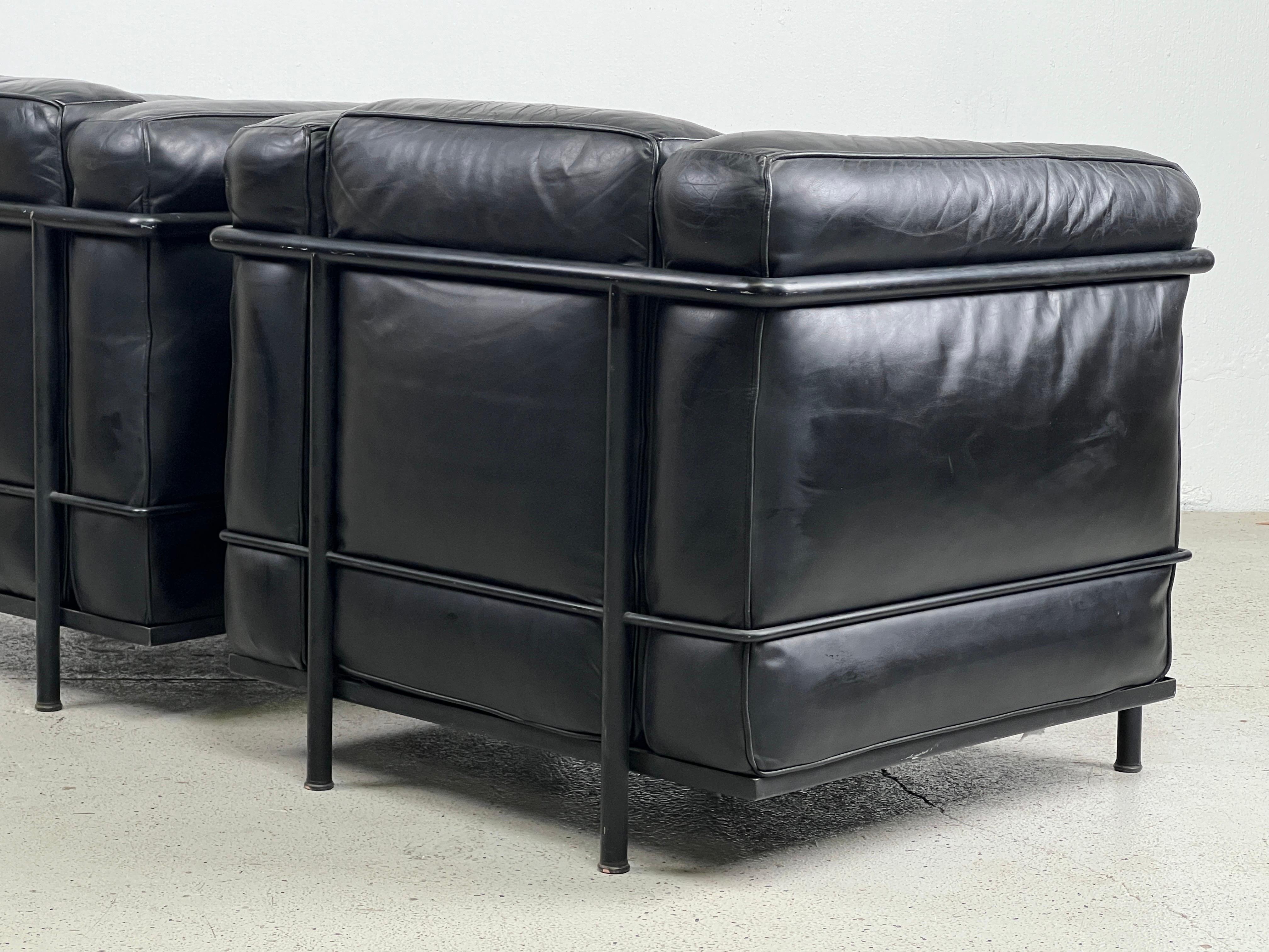 Paire de chaises longues LC2 de Le Corbusier pour Cassina en vente 4