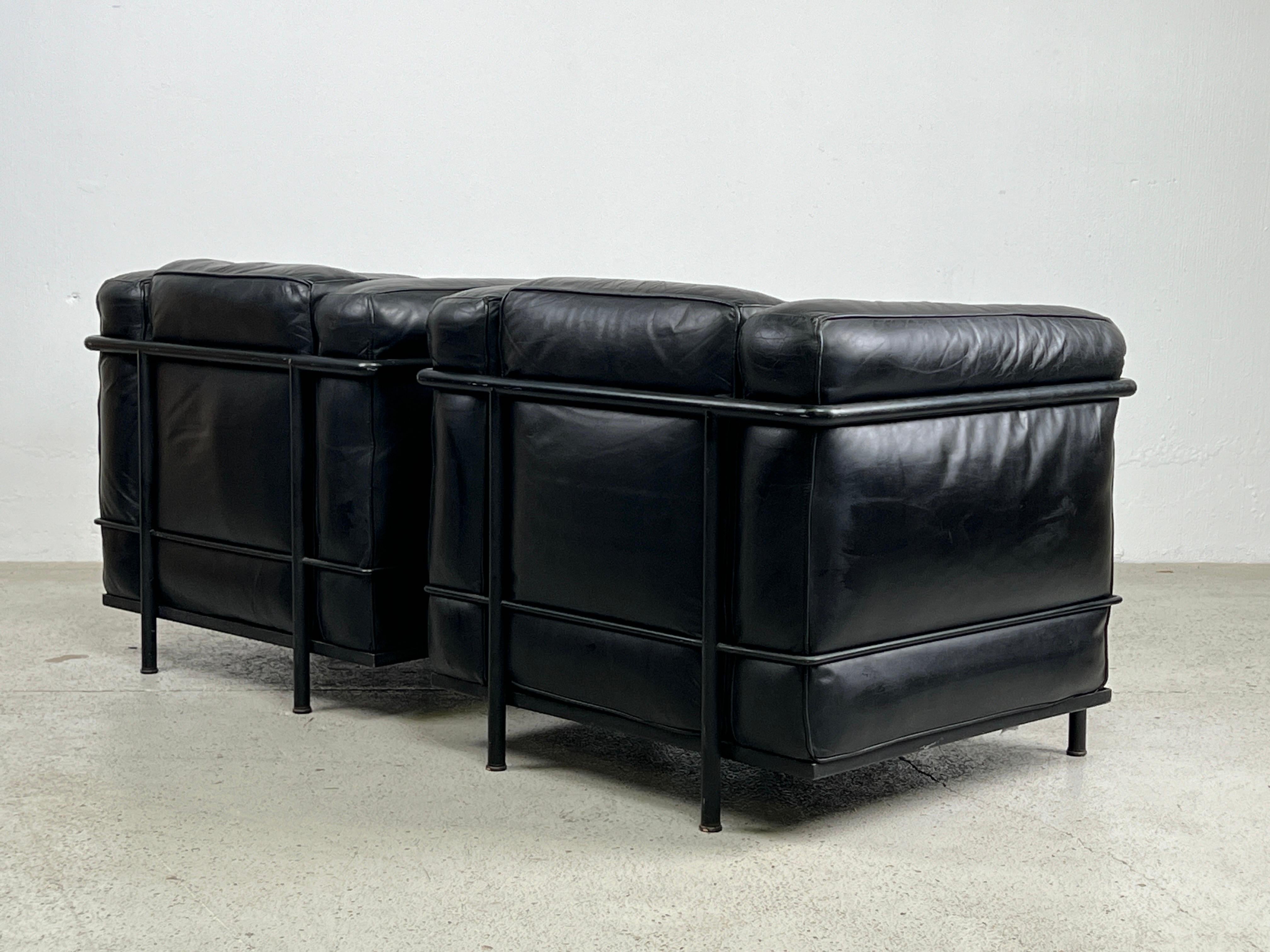Paire de chaises longues LC2 de Le Corbusier pour Cassina en vente 5