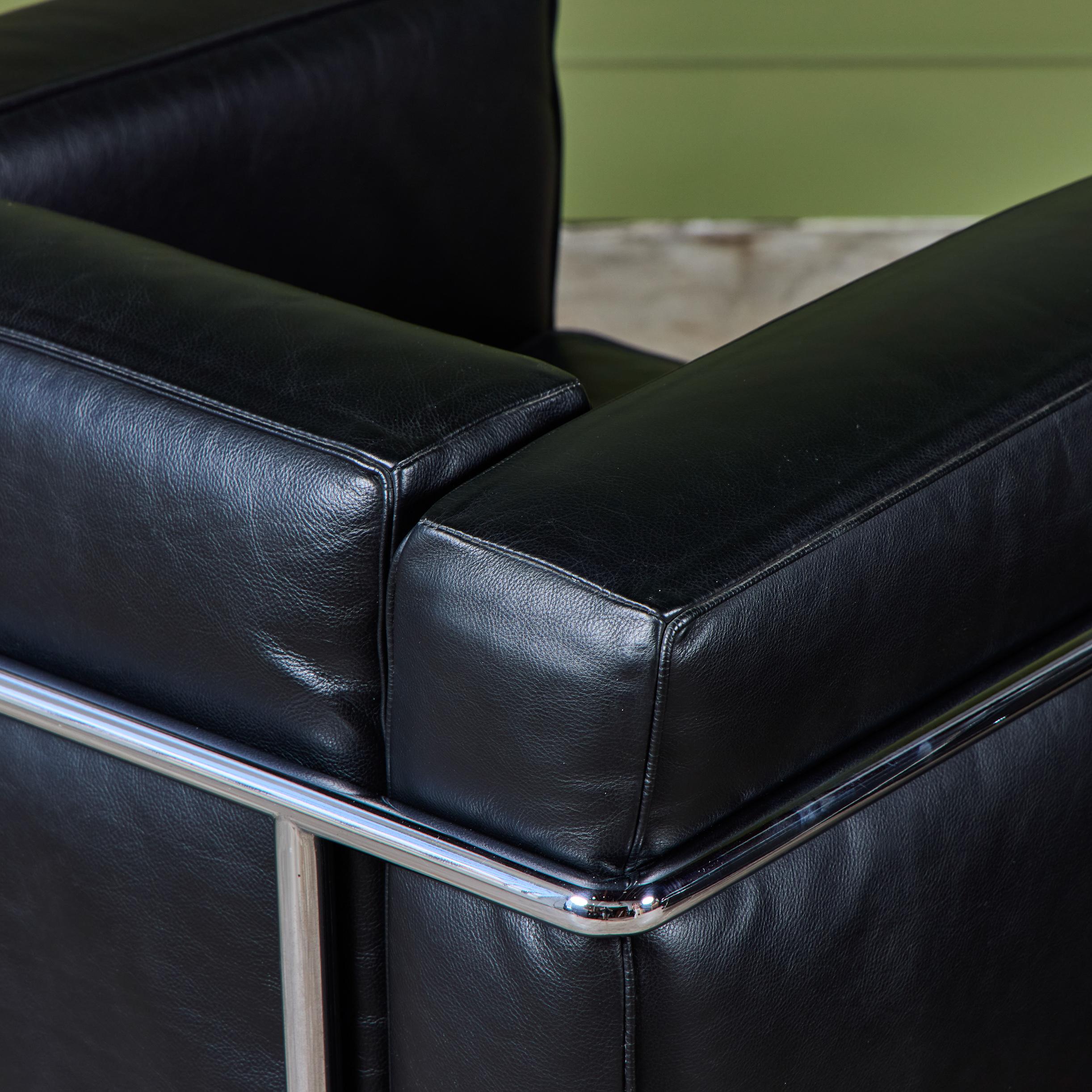 Pair of LC2 Lounge Chairs by Le Corbusier for Cassina For Sale 8