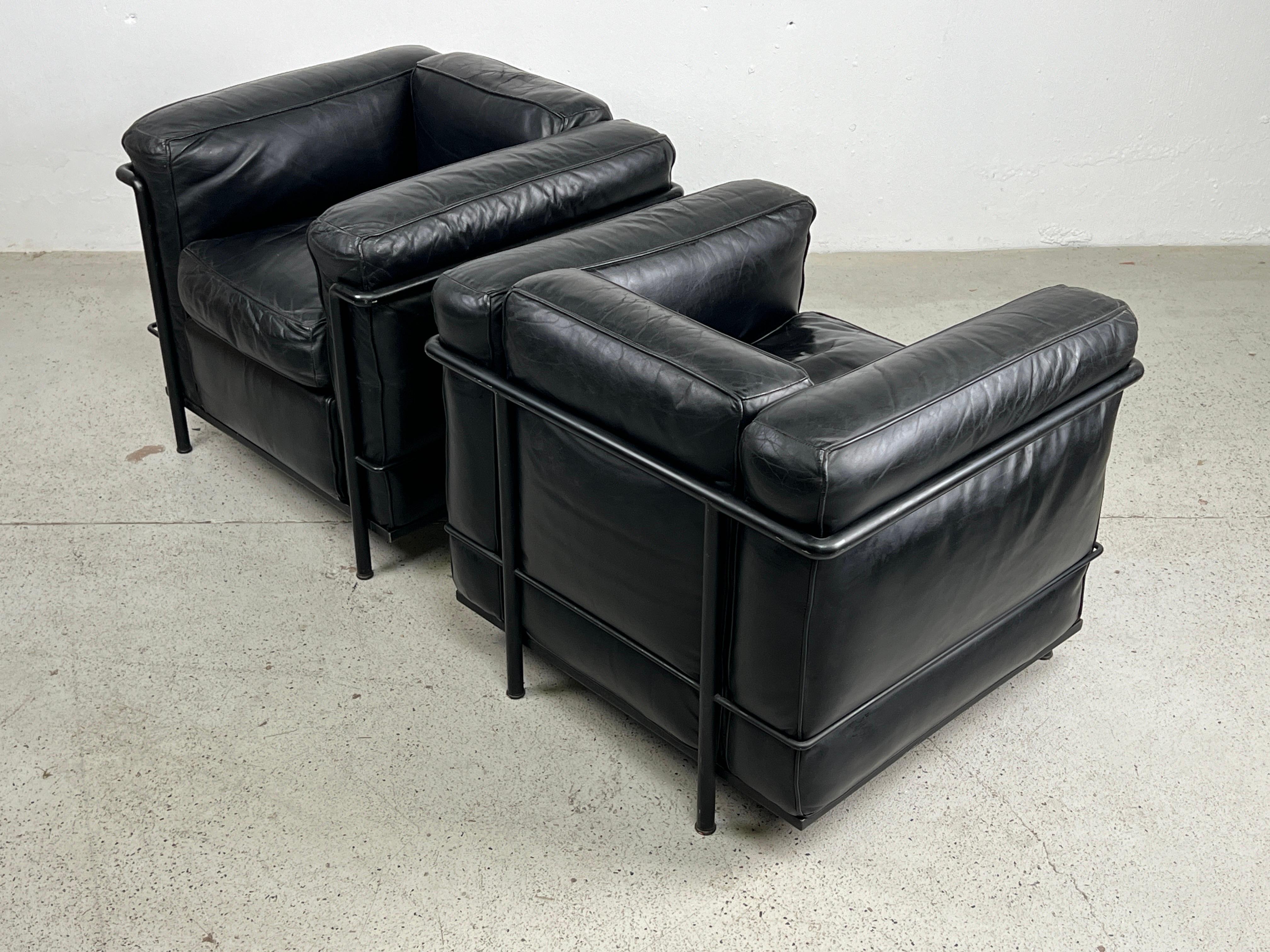 Paire de chaises longues LC2 de Le Corbusier pour Cassina en vente 9