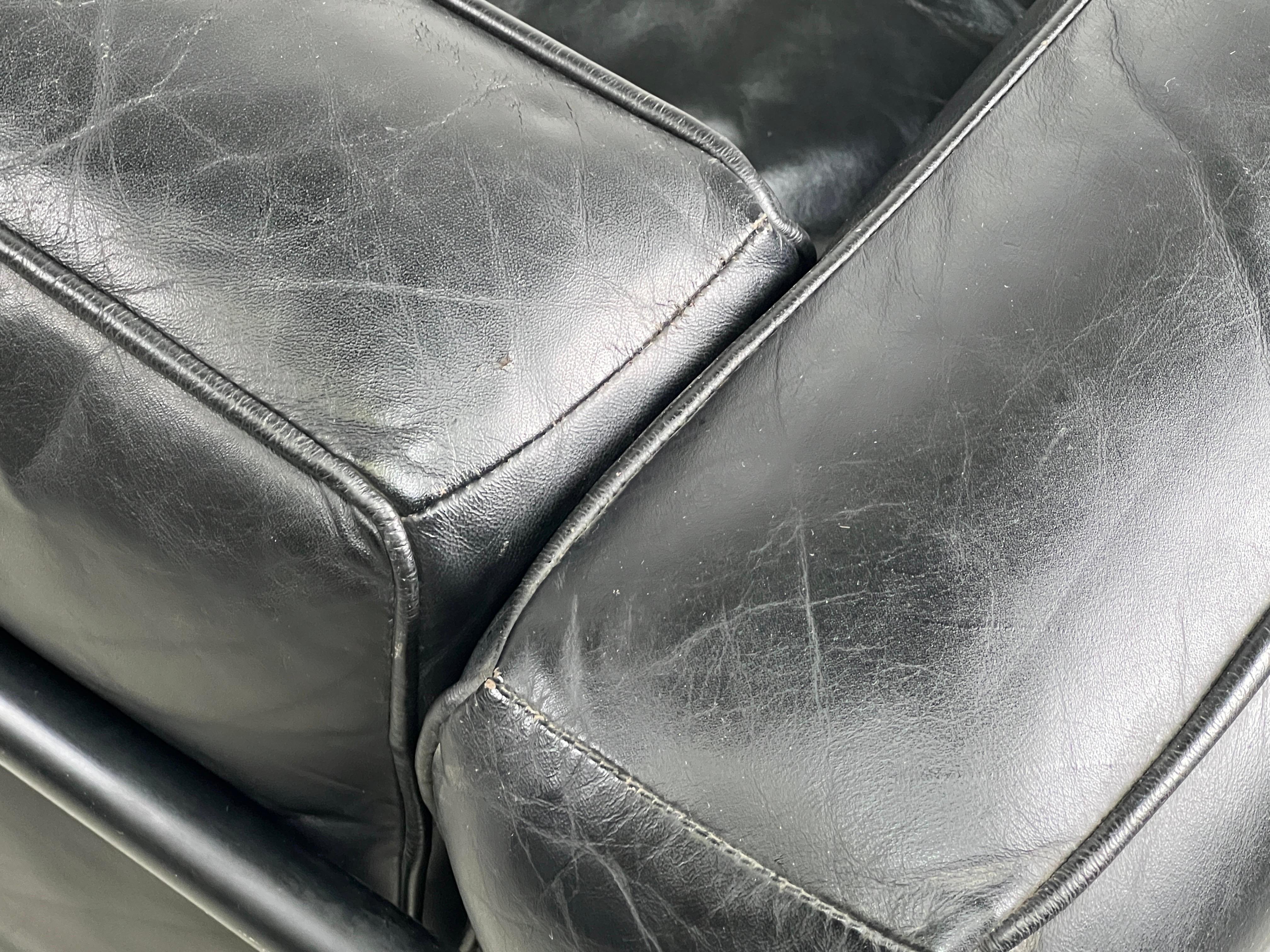 Paire de chaises longues LC2 de Le Corbusier pour Cassina en vente 10