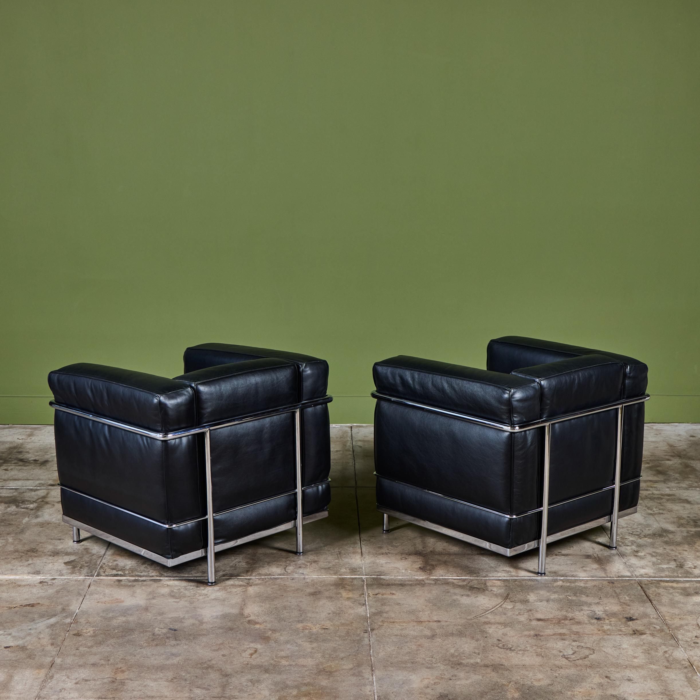 Pair of LC2 Lounge Chairs by Le Corbusier for Cassina For Sale 1