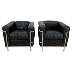 Pair of LC2 Petit Comfort Armchairs, Chromed Frame and Black Leather, Italy, 197