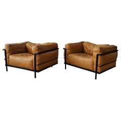 Ein Paar LC3 Cassina Grand Modele-Sessel von Le Corbusier