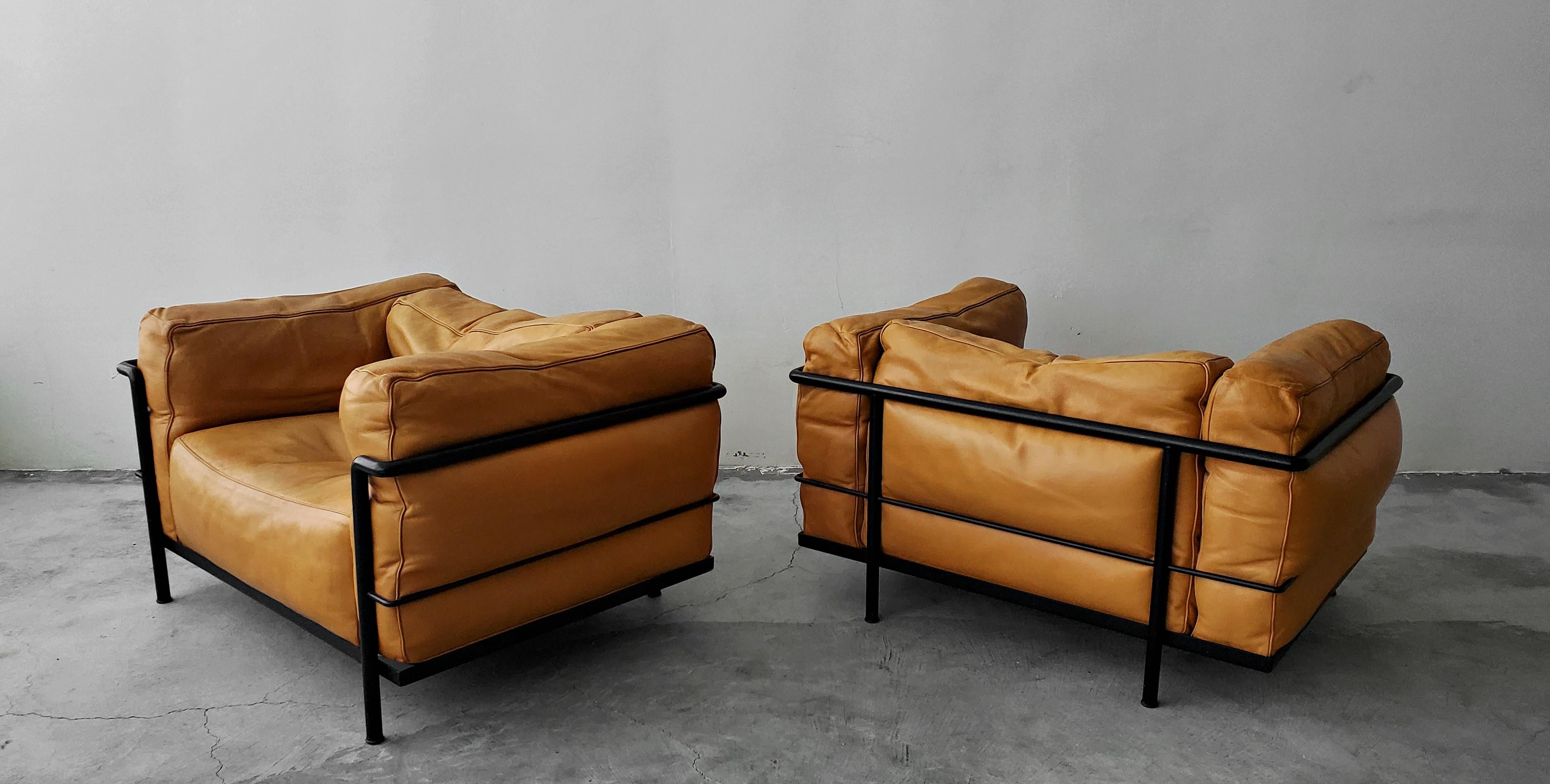 Mid-Century Modern Pair of LC3 Cassina Grand Modele Down Armchairs by Le Corbusier