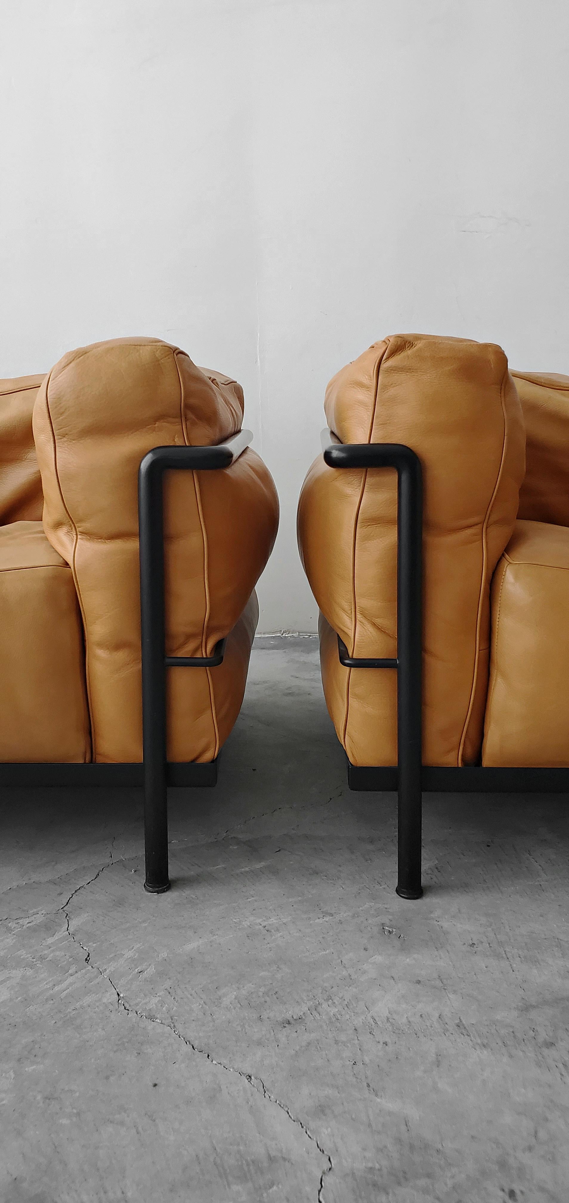Cuir Paire de fauteuils en duvet LC3 Cassina Grand Modèle par Le Corbusier
