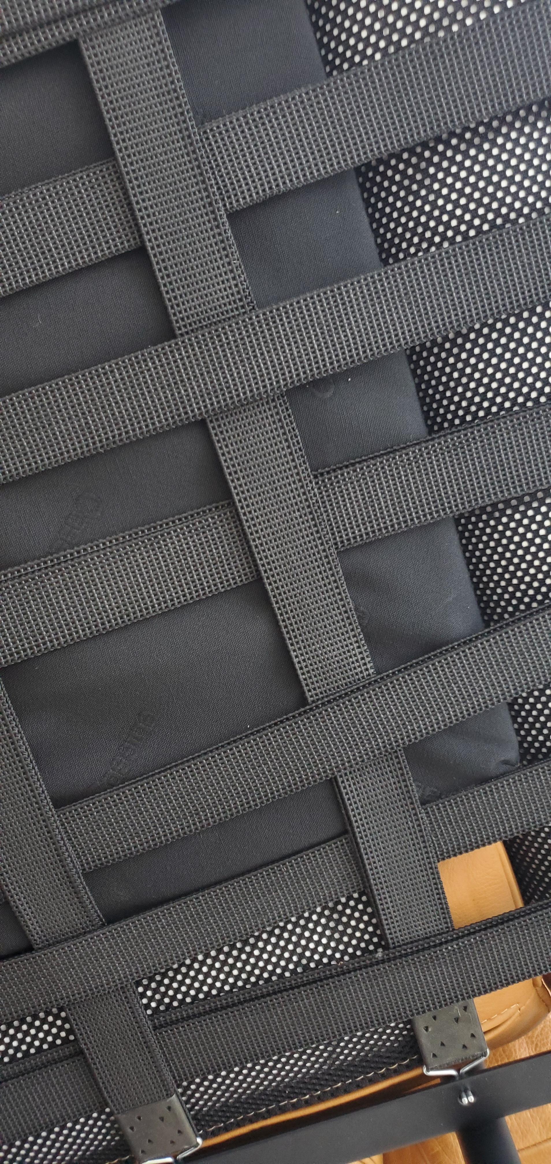 Paire de fauteuils en duvet LC3 Cassina Grand Modèle par Le Corbusier 3