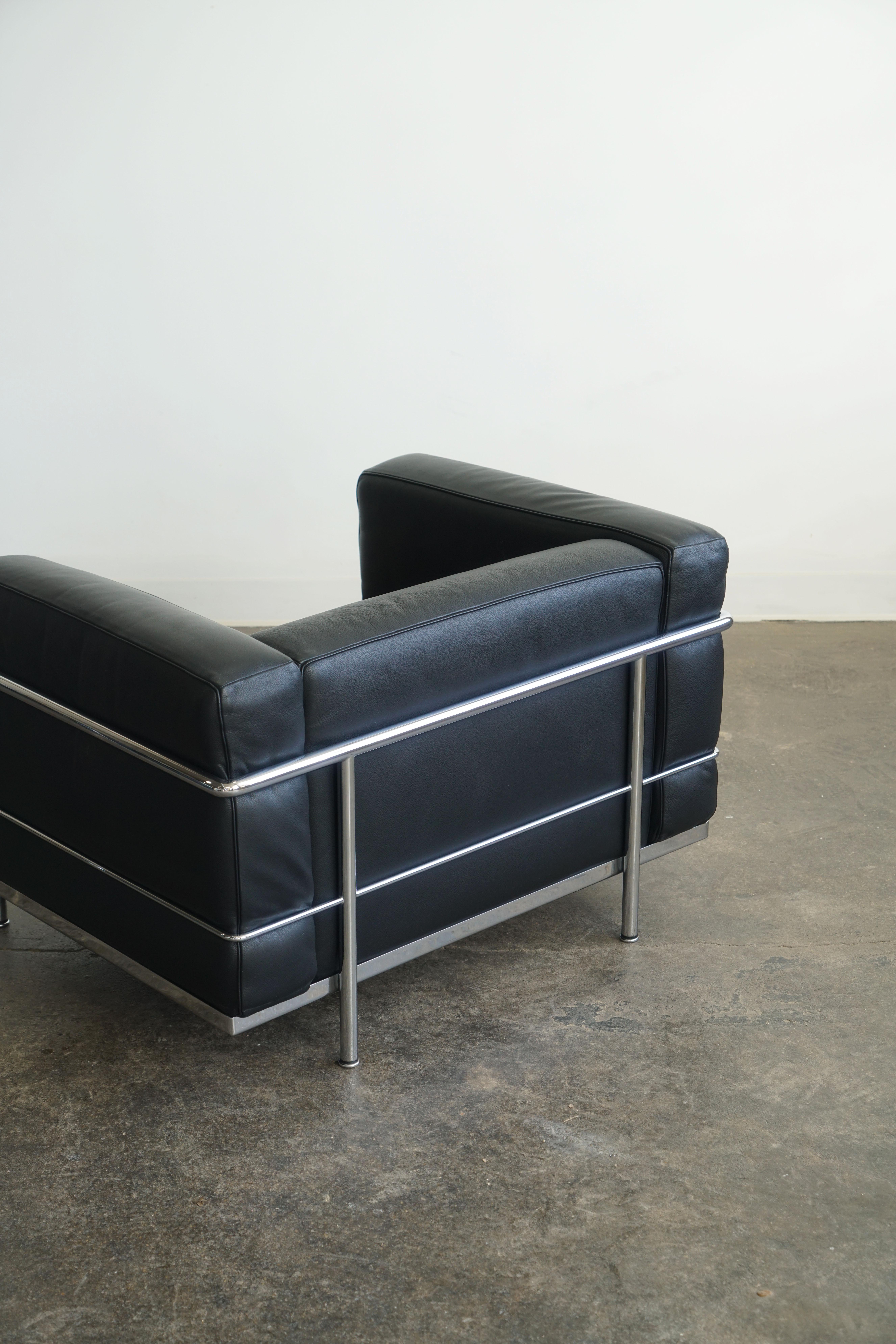 Pair of LC3 Grand Modele Armchairs by Le Corbusier for Cassina, black leather 5