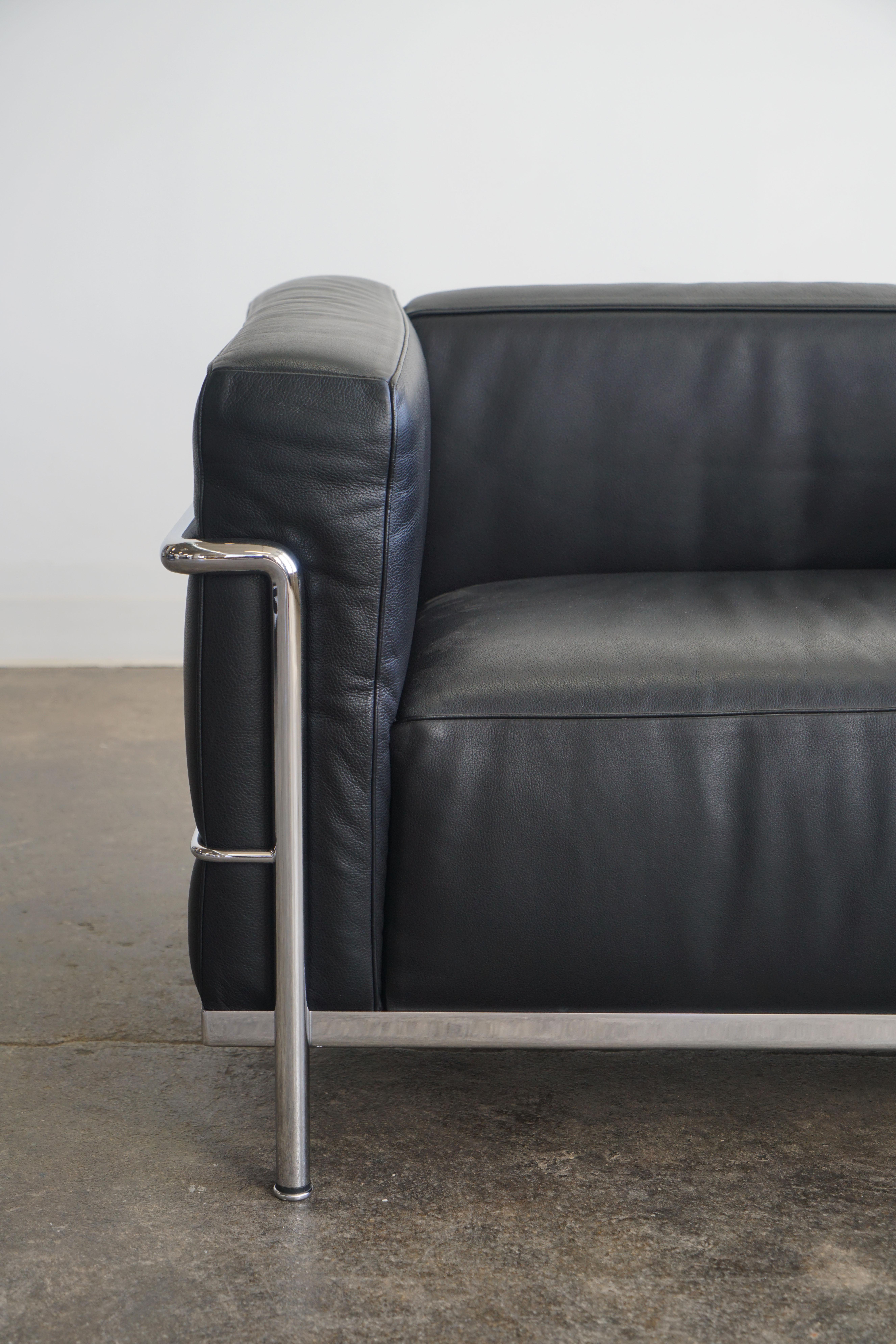 Pair of LC3 Grand Modele Armchairs by Le Corbusier for Cassina, black leather 6