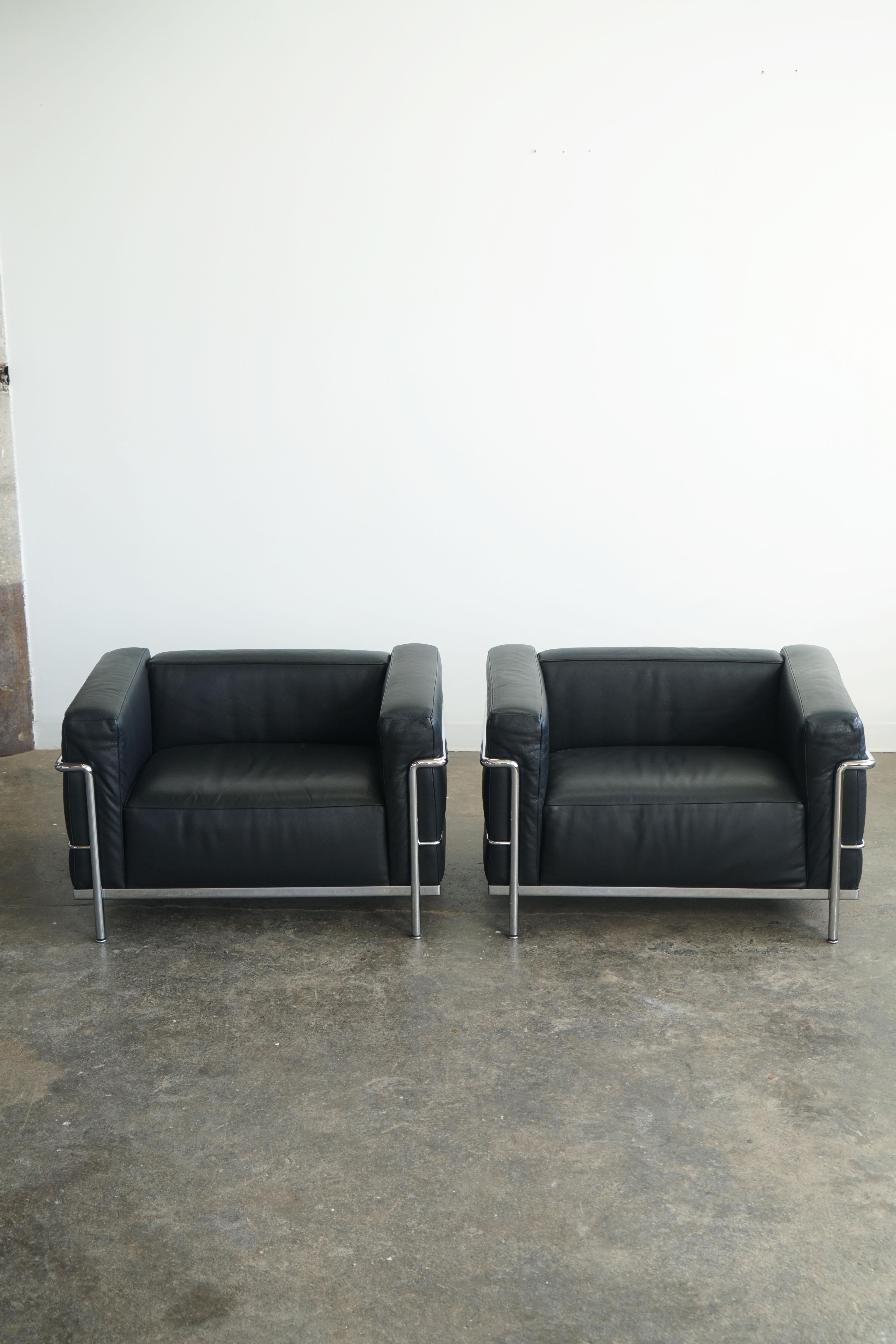 Bauhaus Pair of LC3 Grand Modele Armchairs by Le Corbusier for Cassina, black leather