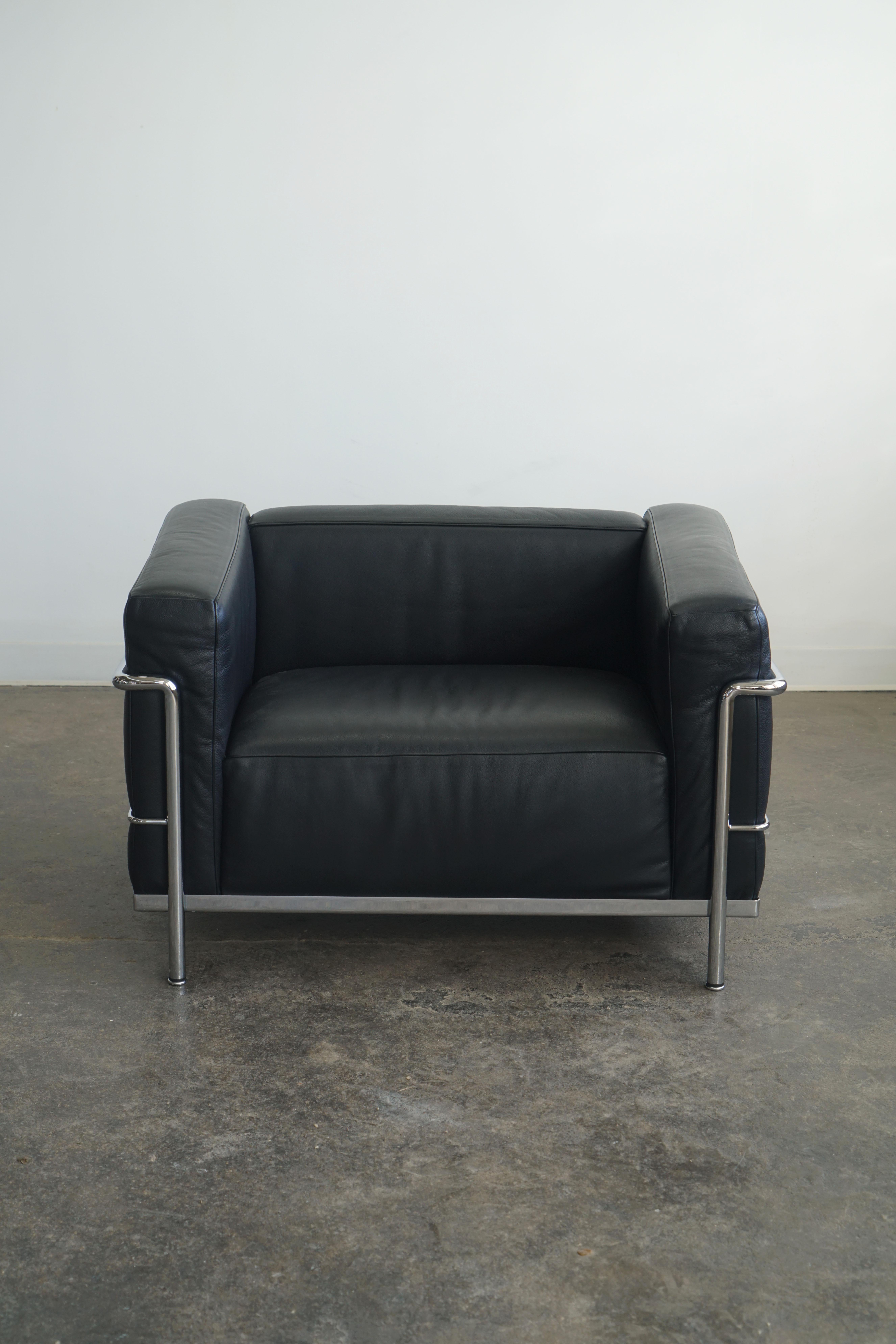 Pair of LC3 Grand Modele Armchairs by Le Corbusier for Cassina, black leather 2