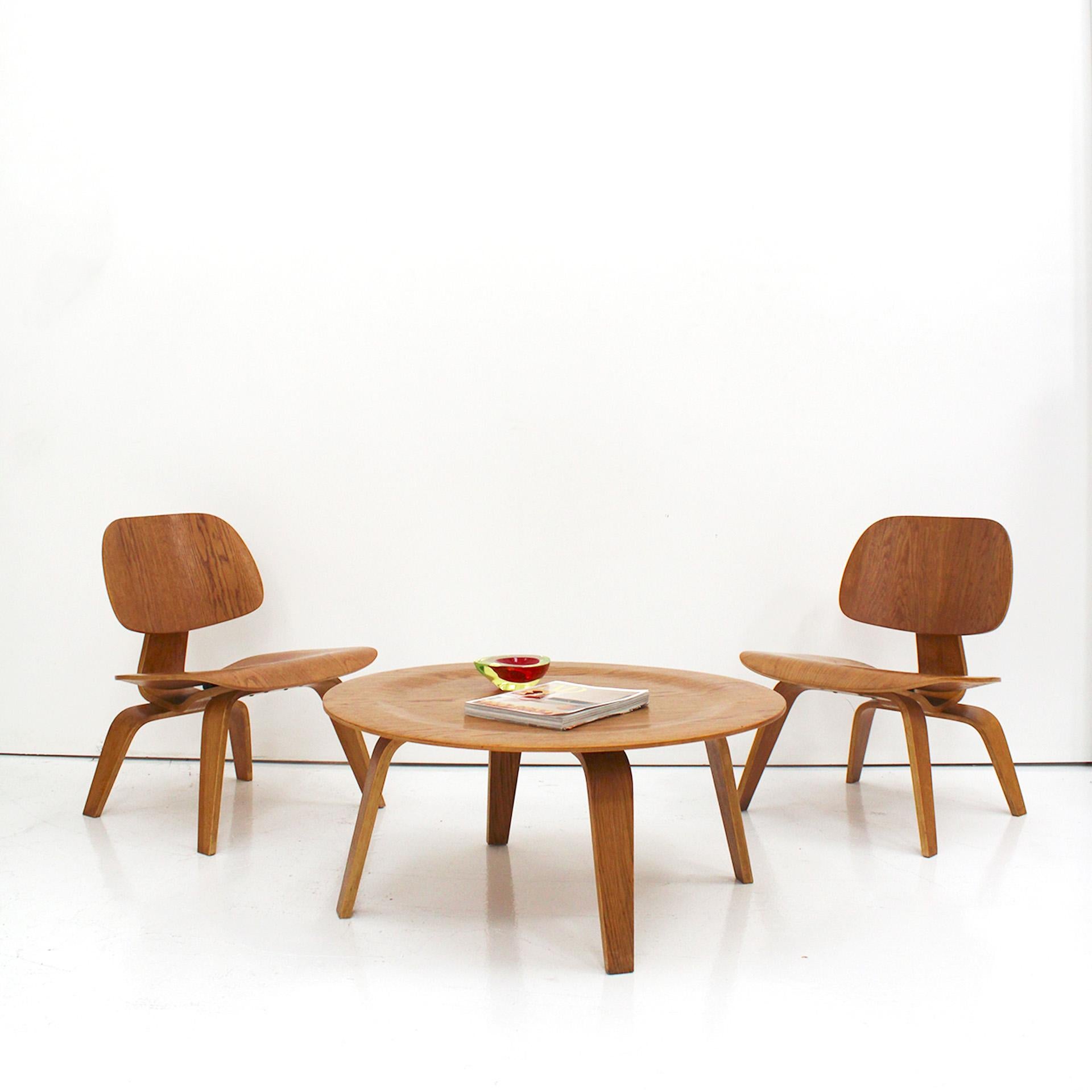 Pareja de sillas LCW de Charles and Ray Eames para Evans, década de 1940 en venta 3
