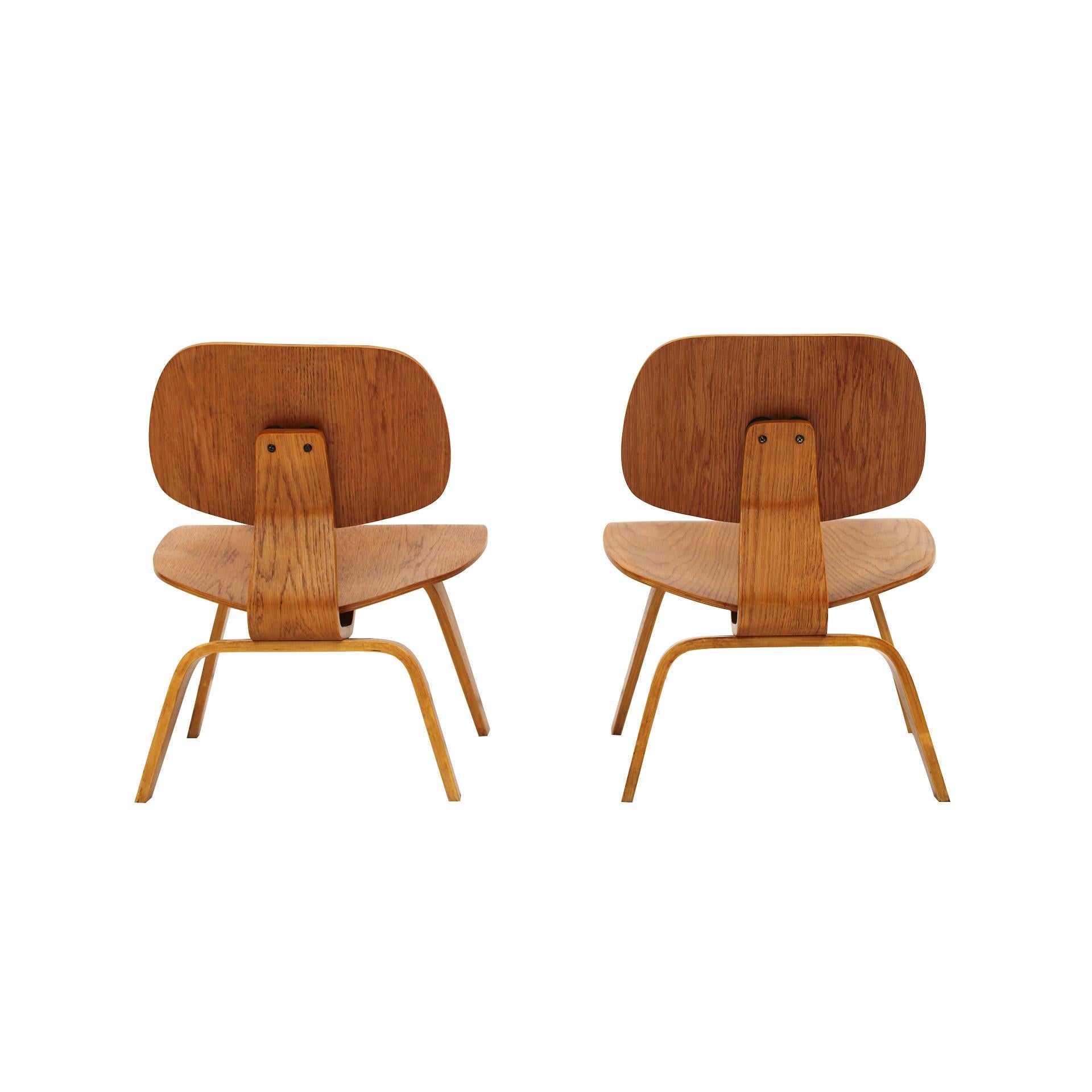Pareja de sillas LCW de Charles and Ray Eames para Evans, década de 1940 Moderno de mediados de siglo en venta