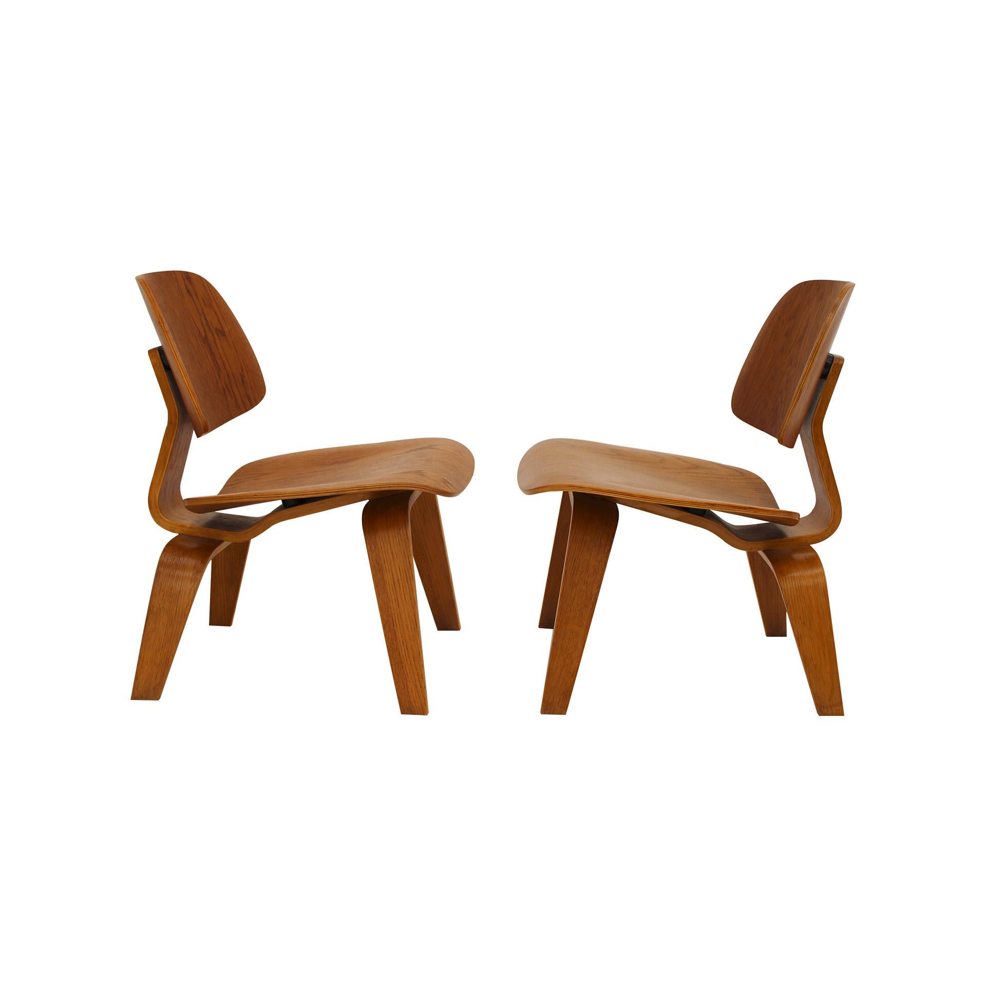 Pareja de sillas LCW de Charles and Ray Eames para Evans, década de 1940 Estadounidense en venta
