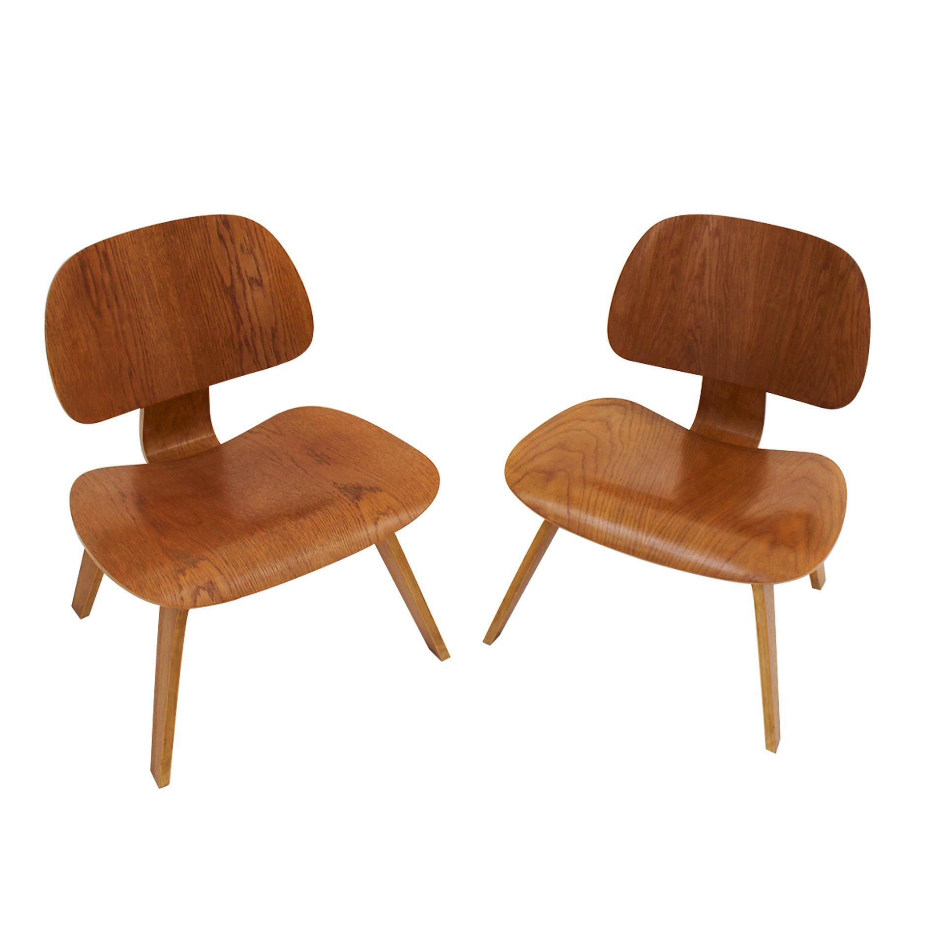 Pareja de sillas LCW de Charles and Ray Eames para Evans, década de 1940 Madera en venta
