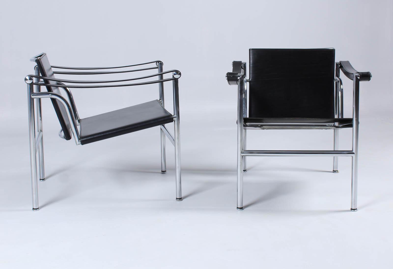 On offer are two armchairs LC1 by Cassina from 1982. For both armchairs still exist the original papers with the serial numbers 21764 and 22158.
The leather has age-related traces of use and is in good, well-kept condition.
The tubular steel is