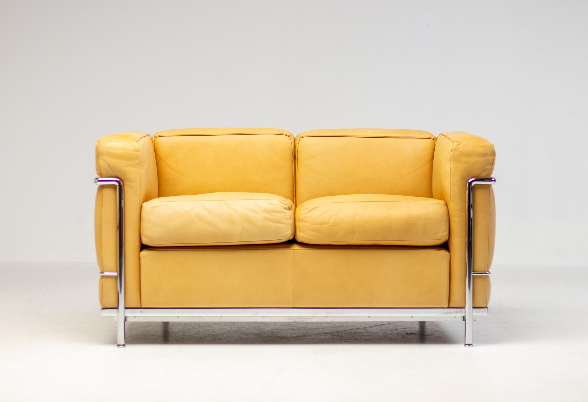 The 'LC2 - Petite Modèle' is the pinnacle in living grand; grand in style and grand in comfort. 
Le Corbusier LC2 sofa's in the original butter soft natural leather are impossible to find.
It was a very expensive upgrade from standard leather and