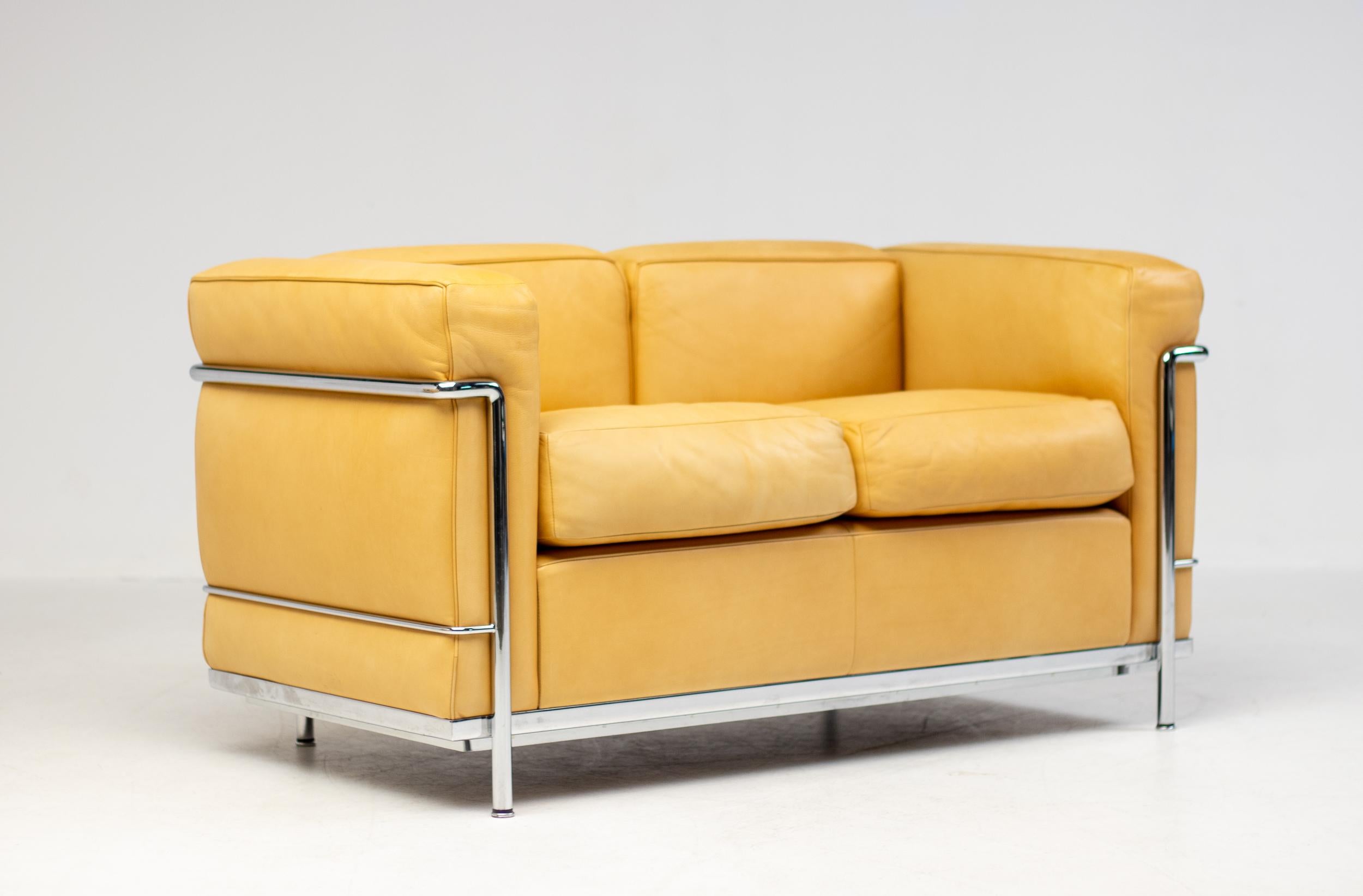 Pair of Le Corbusier LC2 3-Seater Sofa by Cassina in Natural Leather 1