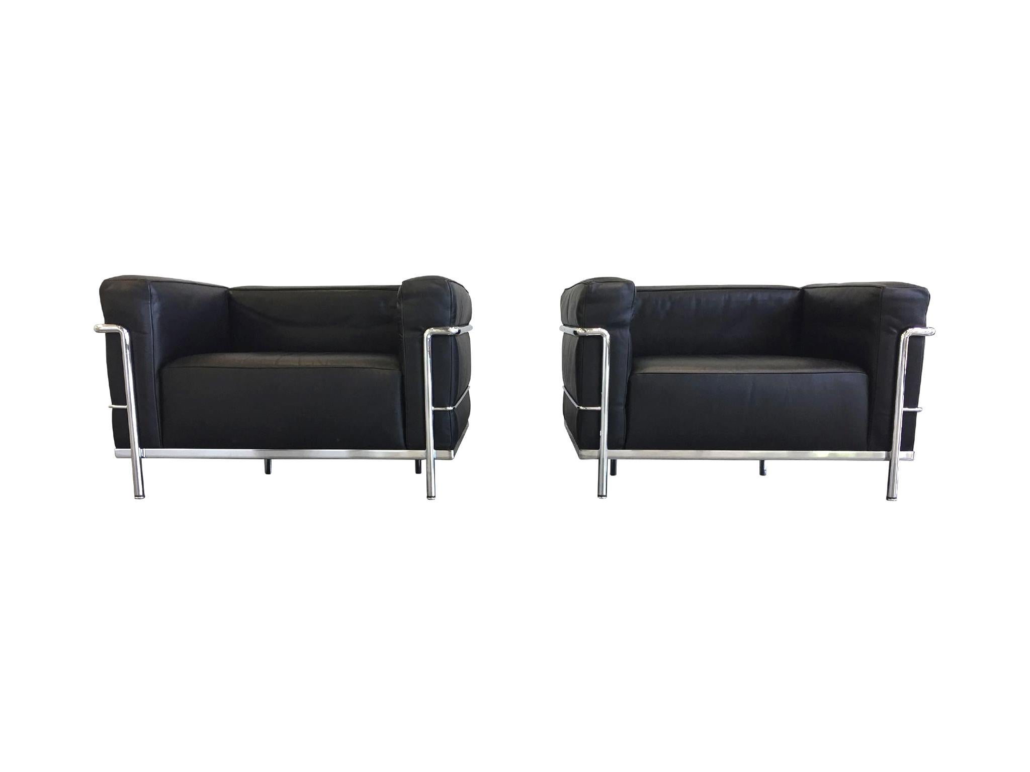 Modern Pair of Le Corbusier LC3 Black Leather Club Chairs by Cassina