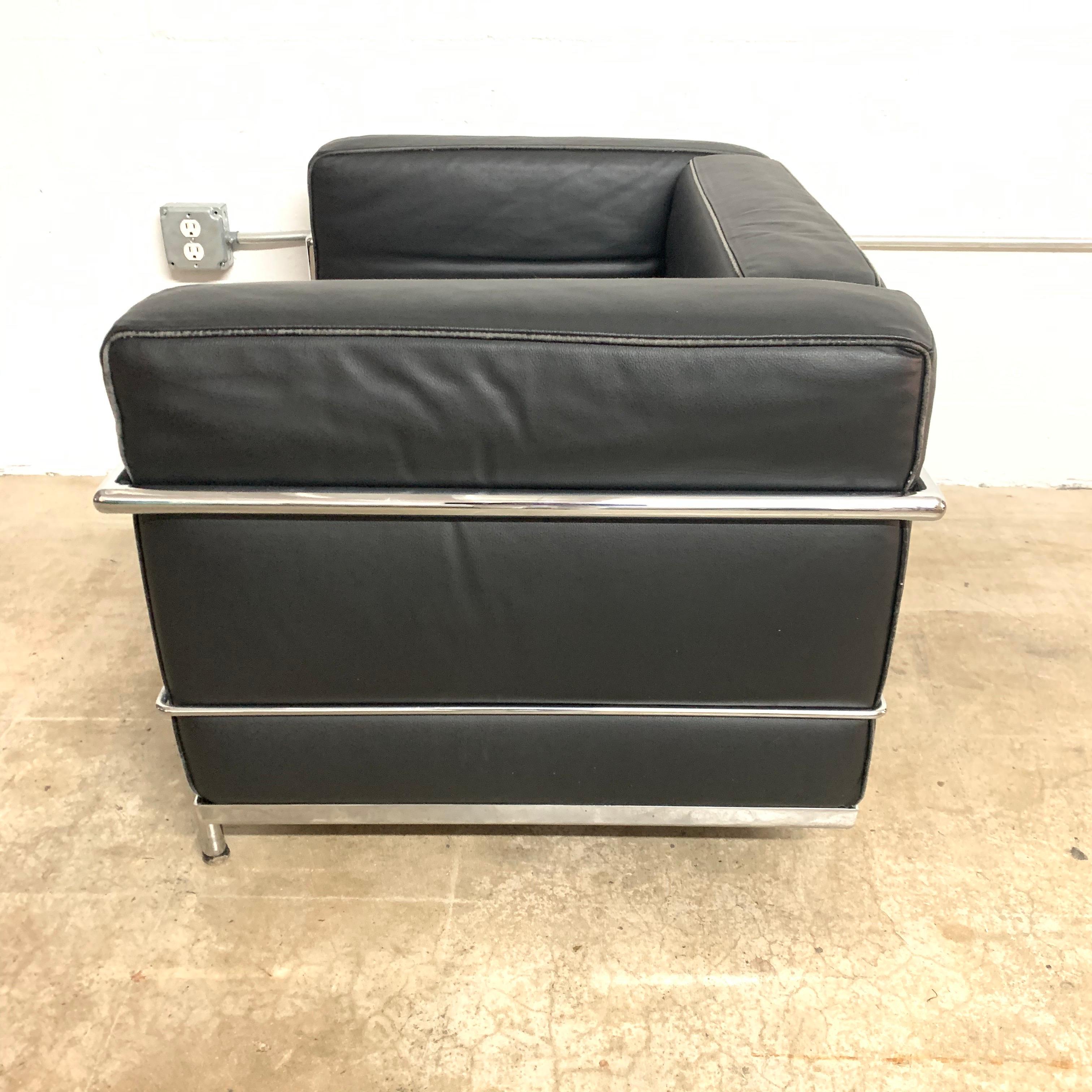 Pair of Le Corbusier LC3 Grand Confort Chairs Black and Chrome 3
