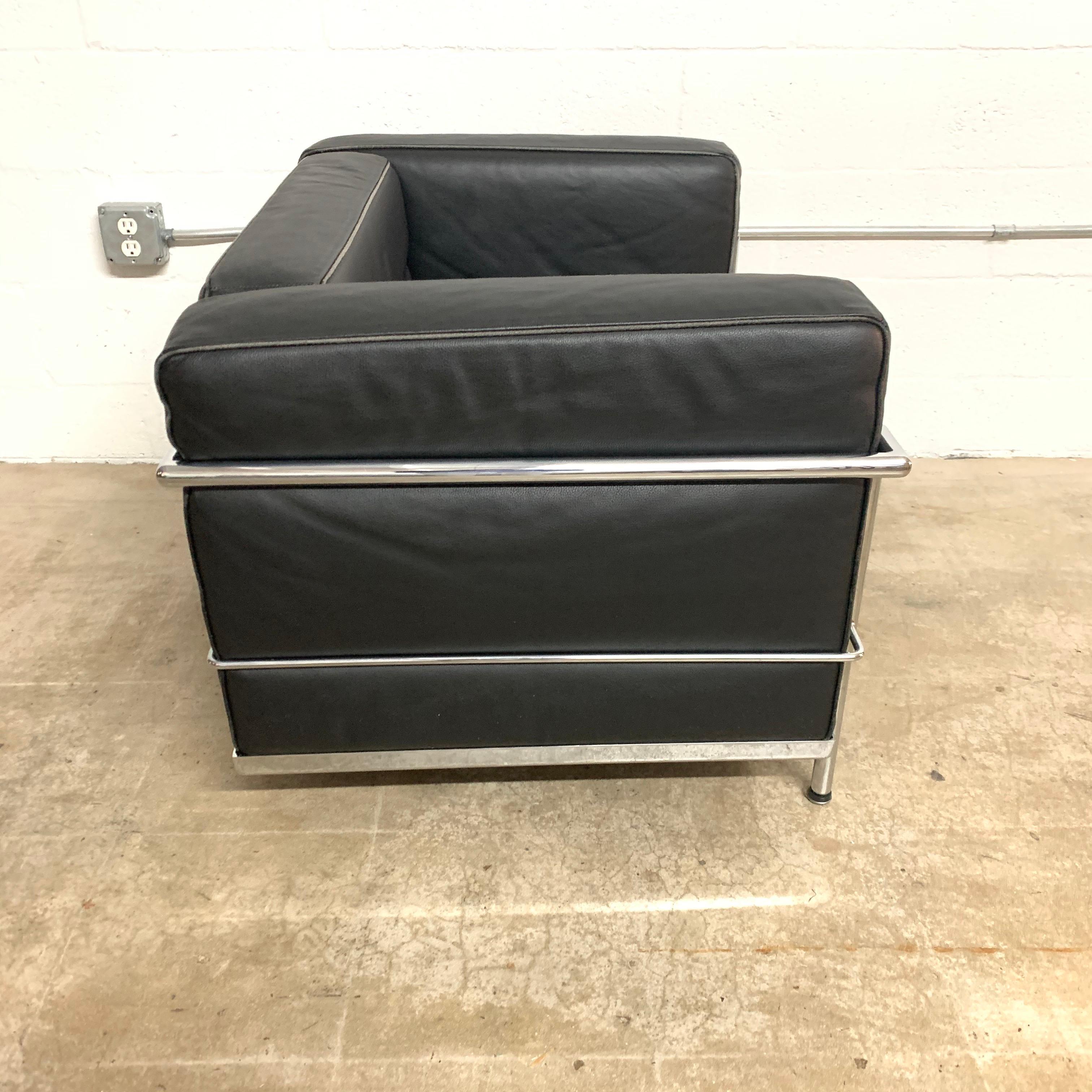 Pair of Le Corbusier LC3 Grand Confort Chairs Black and Chrome 7