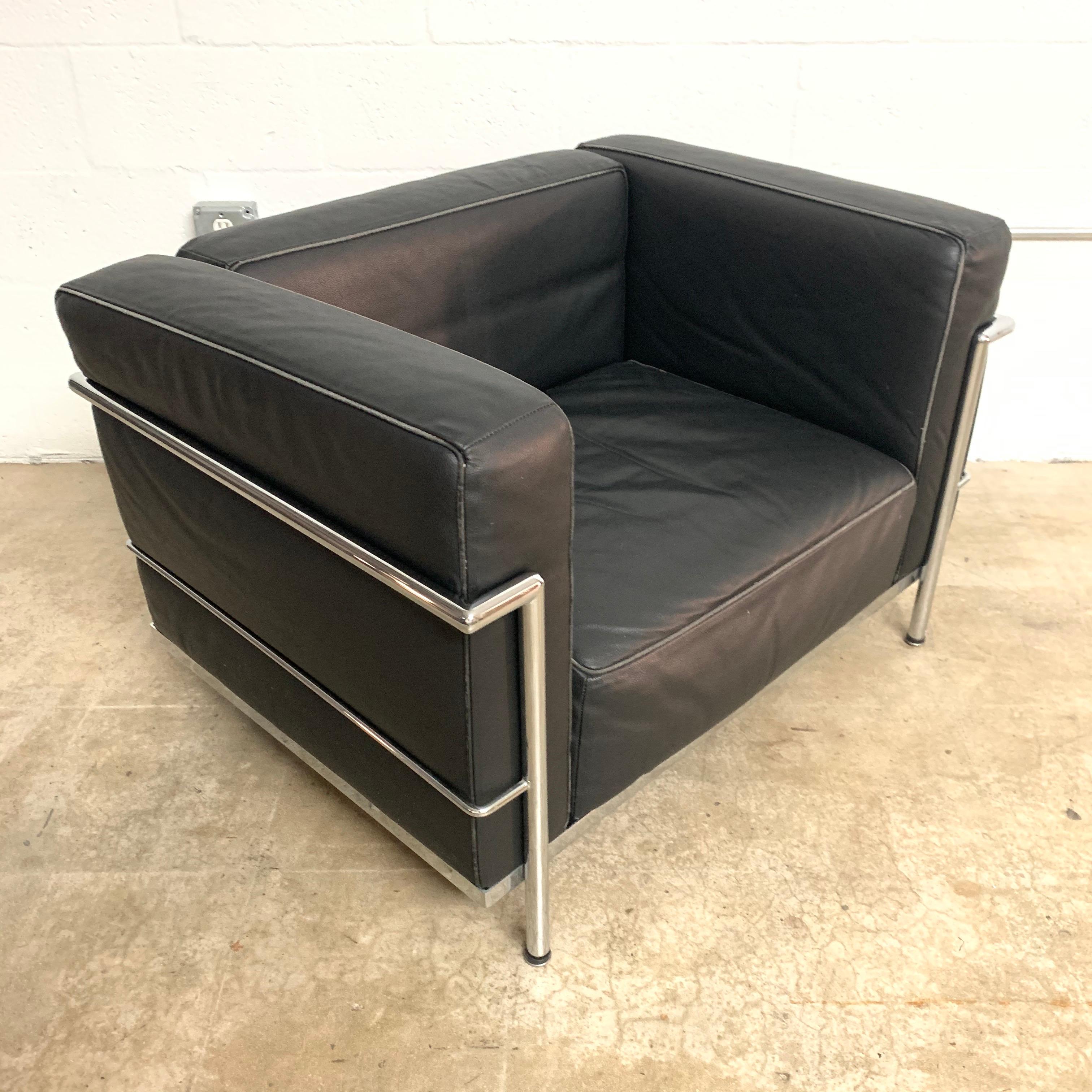 Pair of Le Corbusier LC3 Grand Confort Chairs Black and Chrome 8