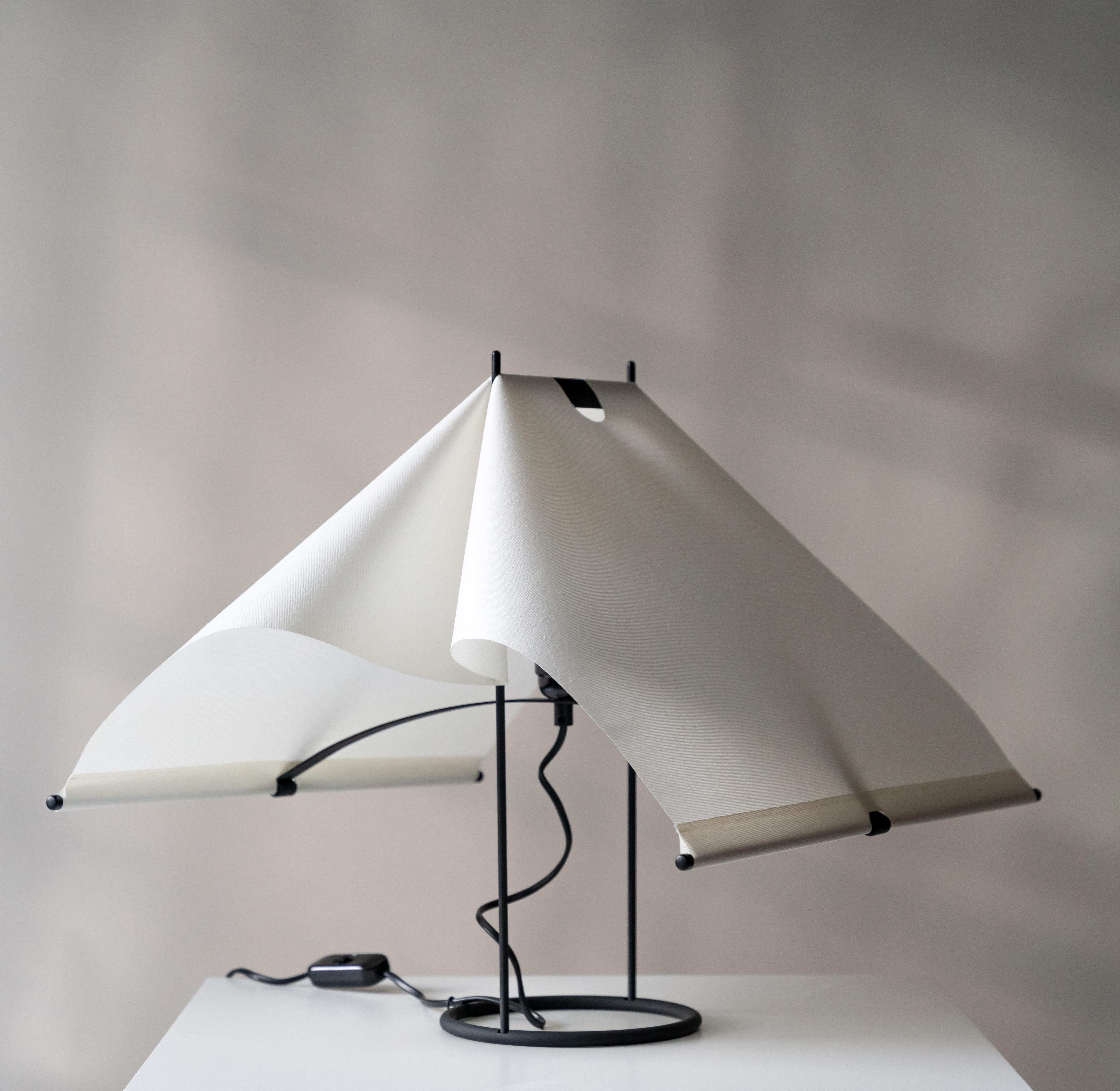 Postmoderne Paire de lampes de table Le Falene de Piero De Martini pour Arteluce, années 1980 - Italie