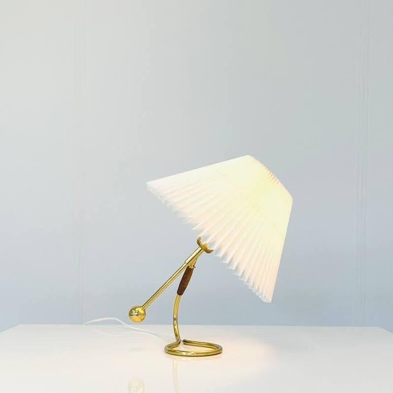 Mid-Century Modern Pair of Le Klint 306 Adjustable Brass Table / Wall Lamps, Design Denmark, 1945 For Sale