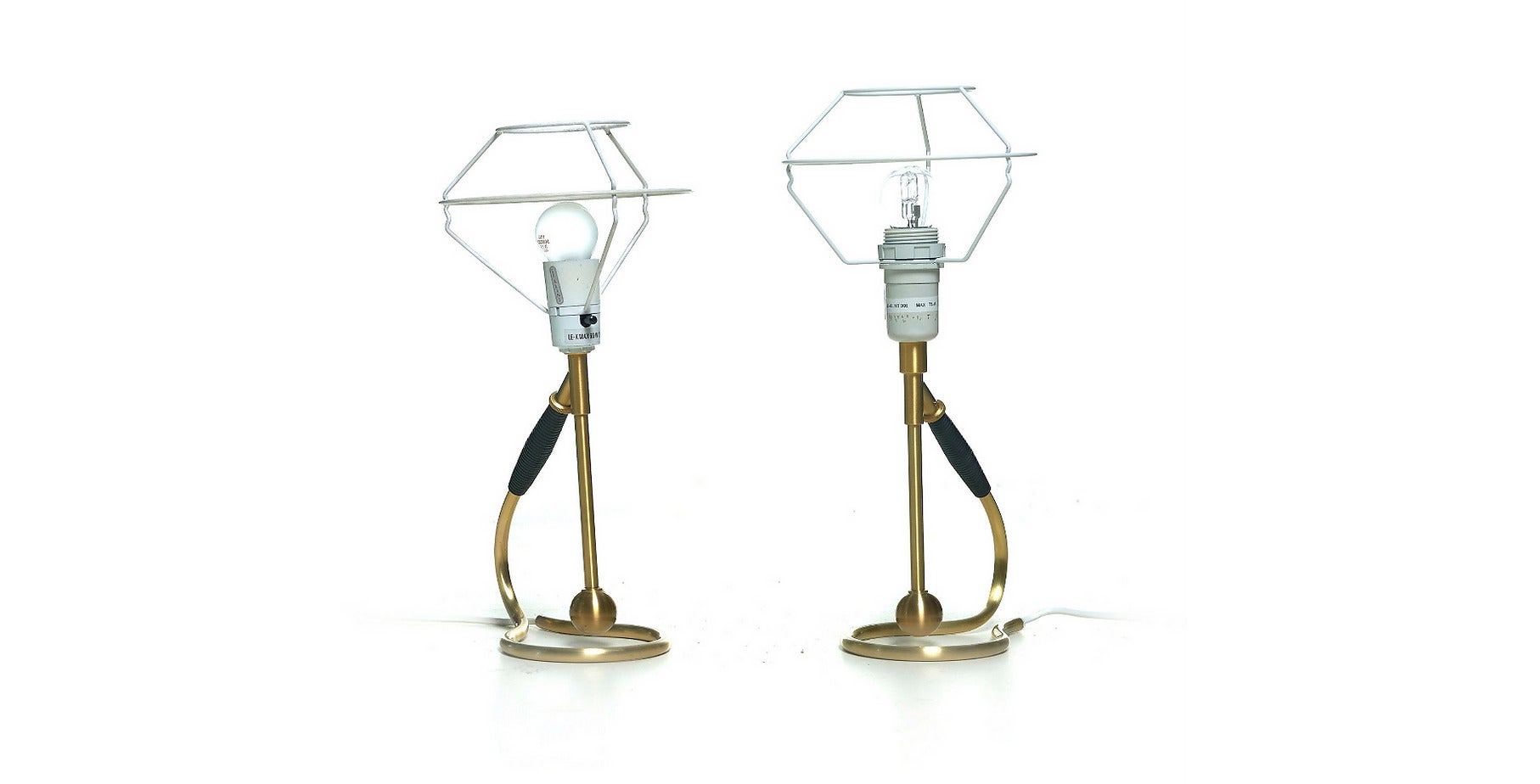 Danish Pair of Le Klint 306 Adjustable Brass Table / Wall Lamps, Design Denmark, 1945 For Sale