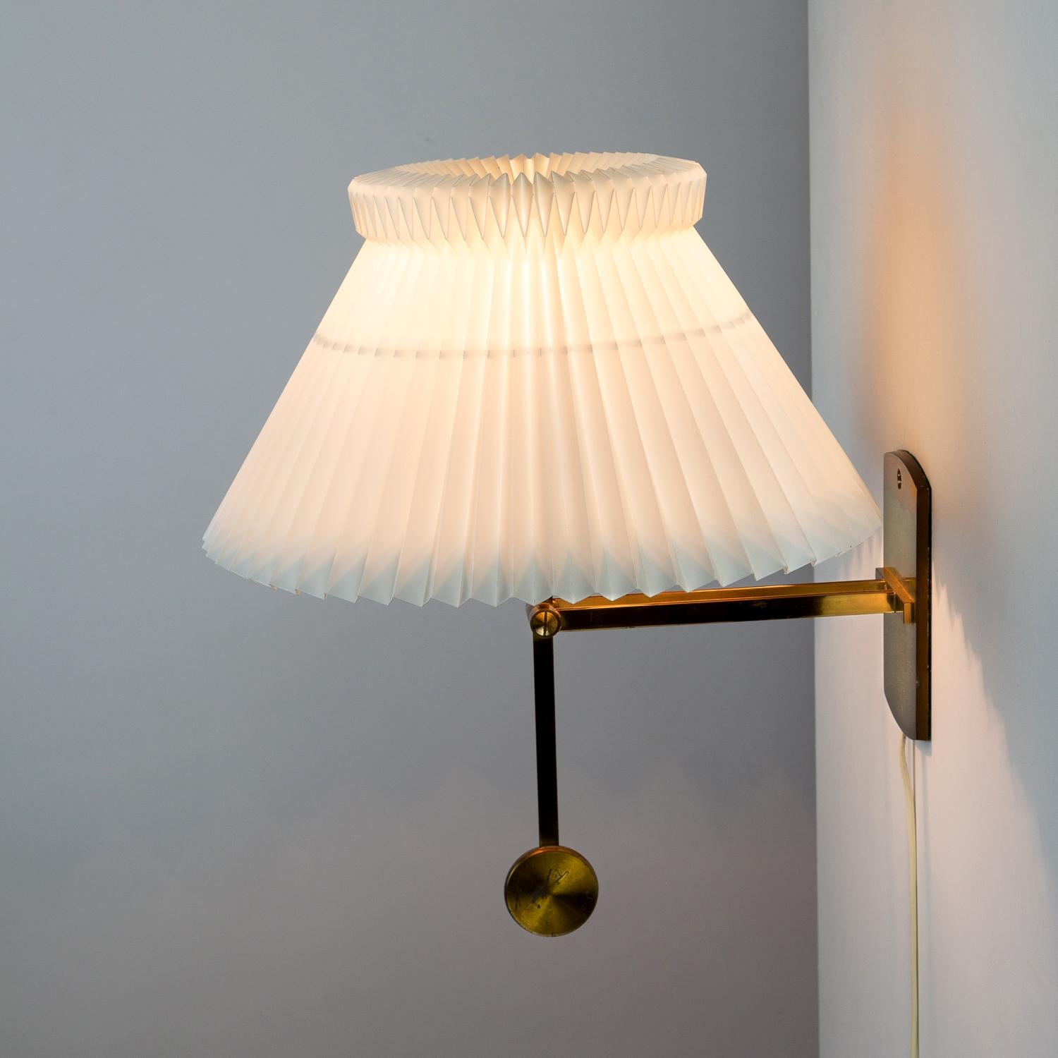Pair of Le Klint Model 340 Brass Wall or Table Lights, Denmark, 1960s In Good Condition In Berkhamsted, GB