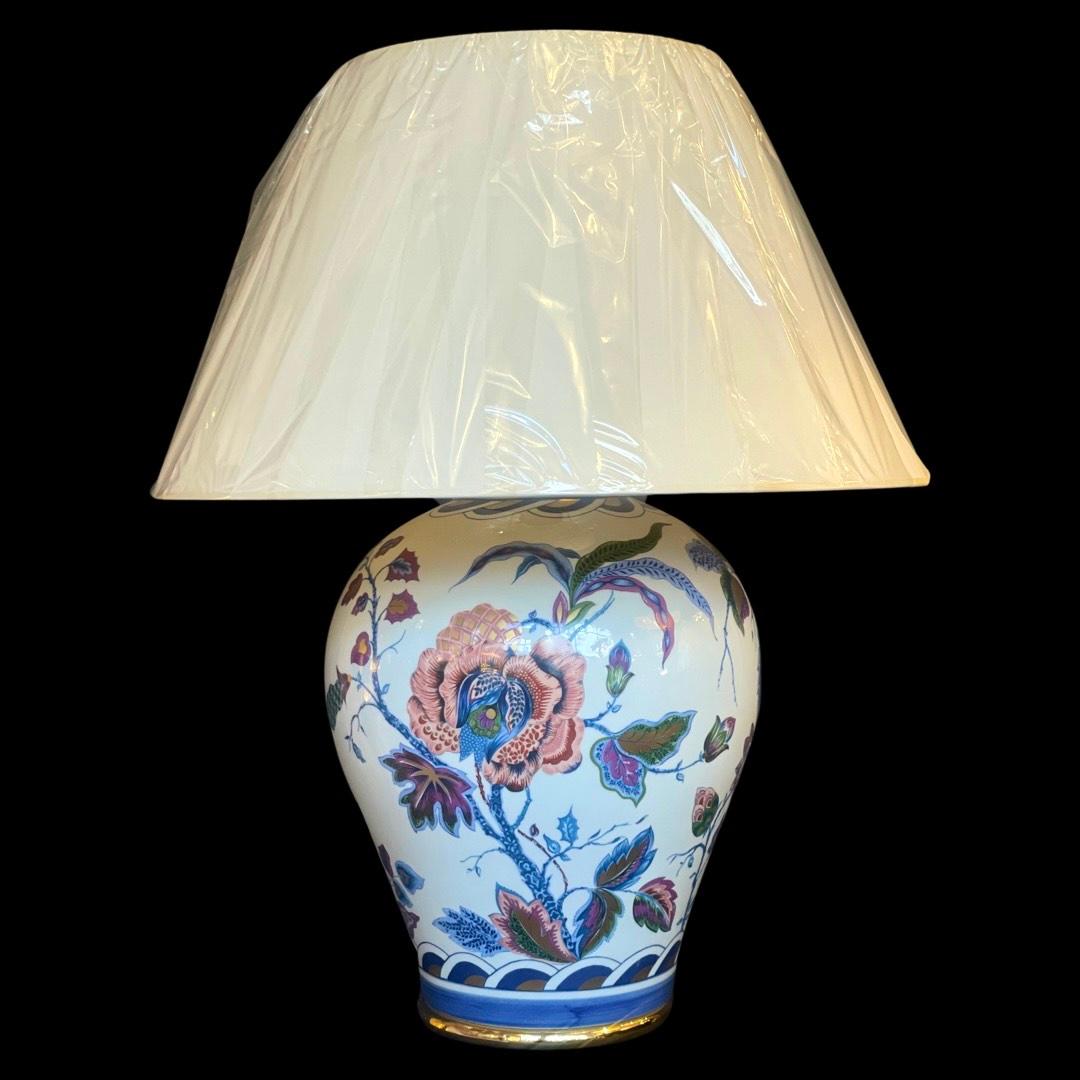 Pair of Le Porcellane Firenze 1948 'AUTUNNO' Table Lamps.

Crafted from exquisite white ceramic, these lamps boast a distinctive charm with unique blue and purple flowers that gracefully complement the radiant gold features.

Their substantial size