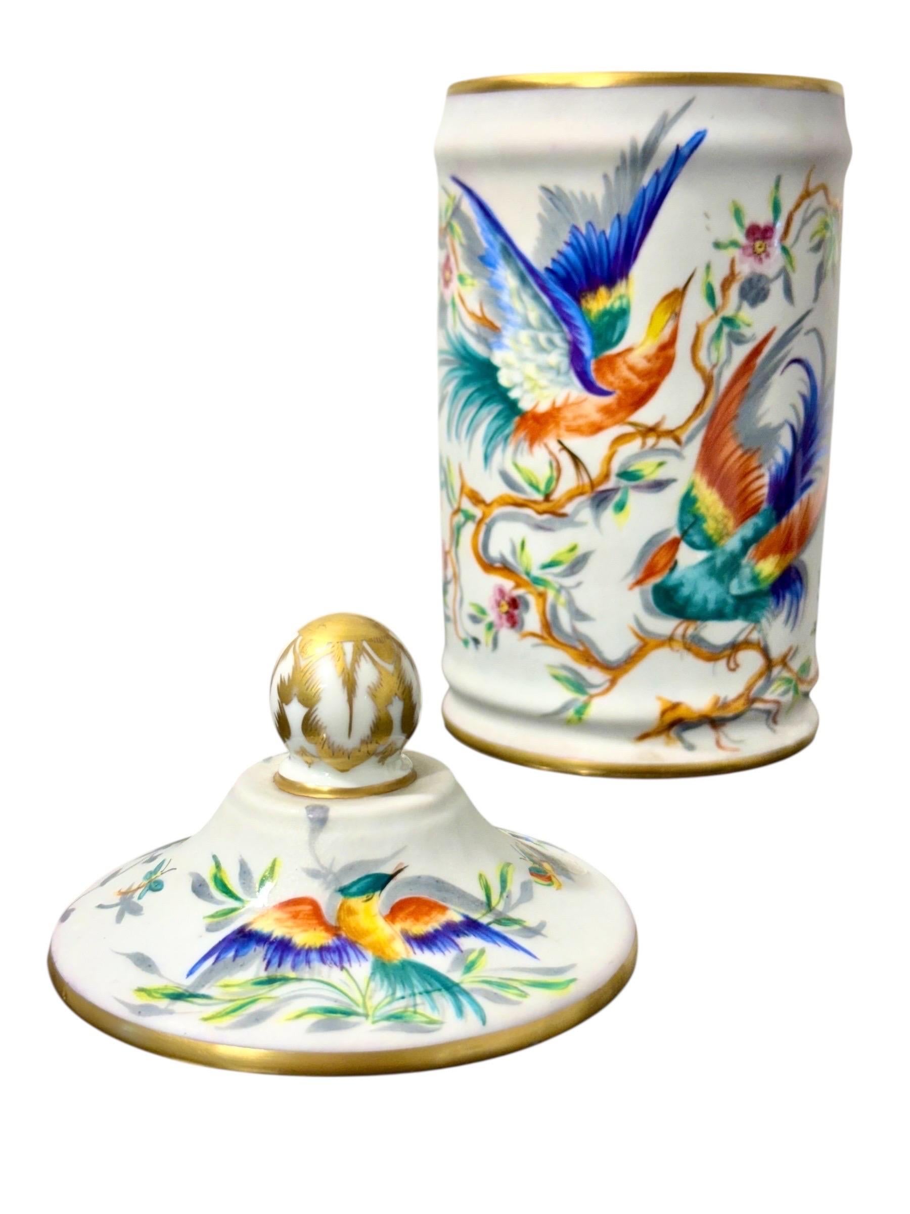 Paire de pots d'apothicaire Le Tallec Paris, oiseaux peints à la main et dorés en vente 4