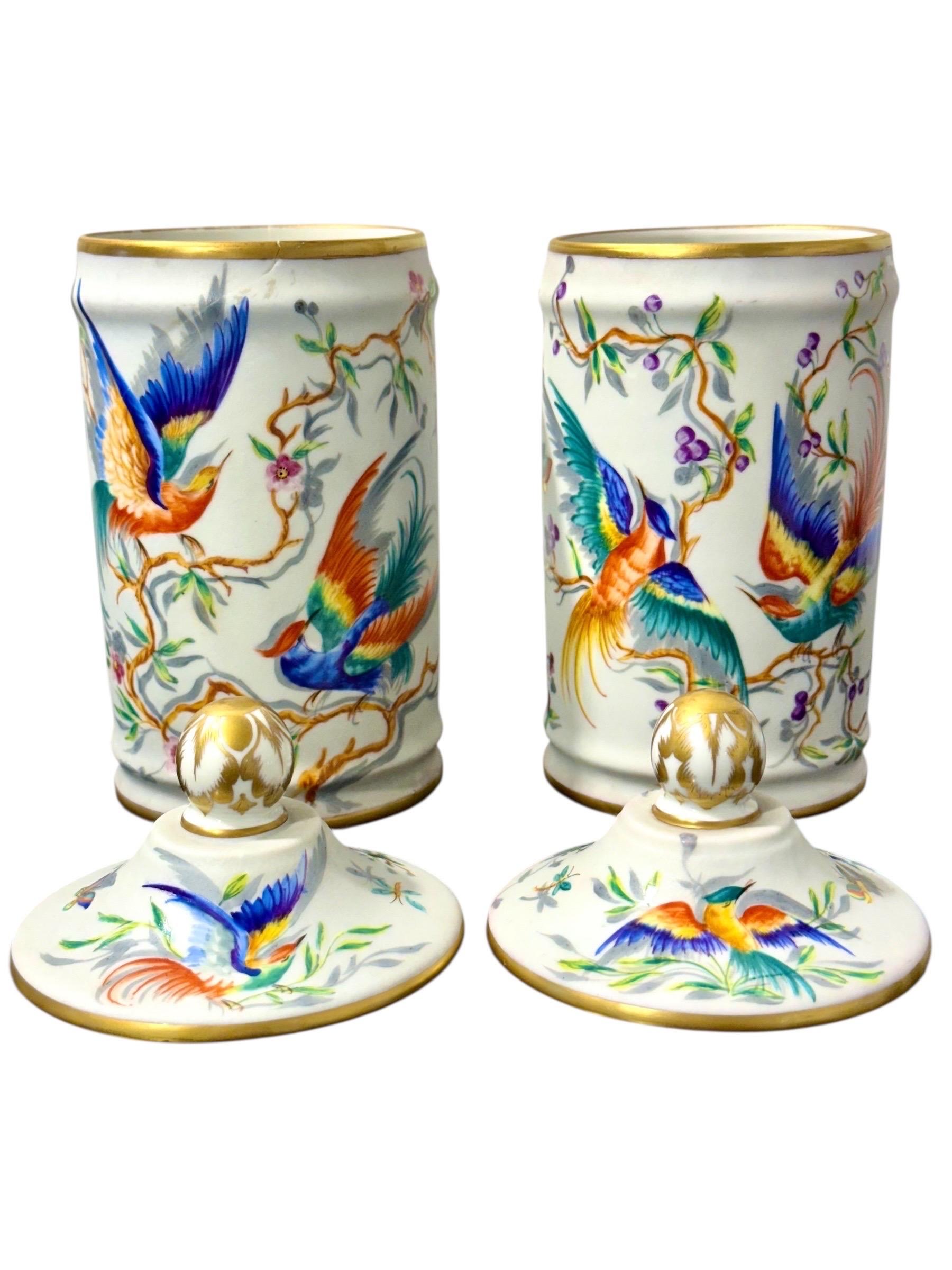 Paire de pots d'apothicaire Le Tallec Paris, oiseaux peints à la main et dorés en vente 5