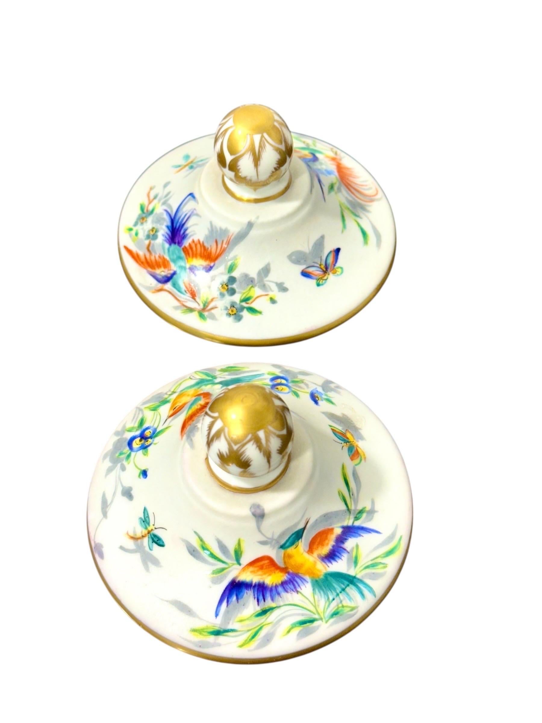 Paire de pots d'apothicaire Le Tallec Paris, oiseaux peints à la main et dorés en vente 9