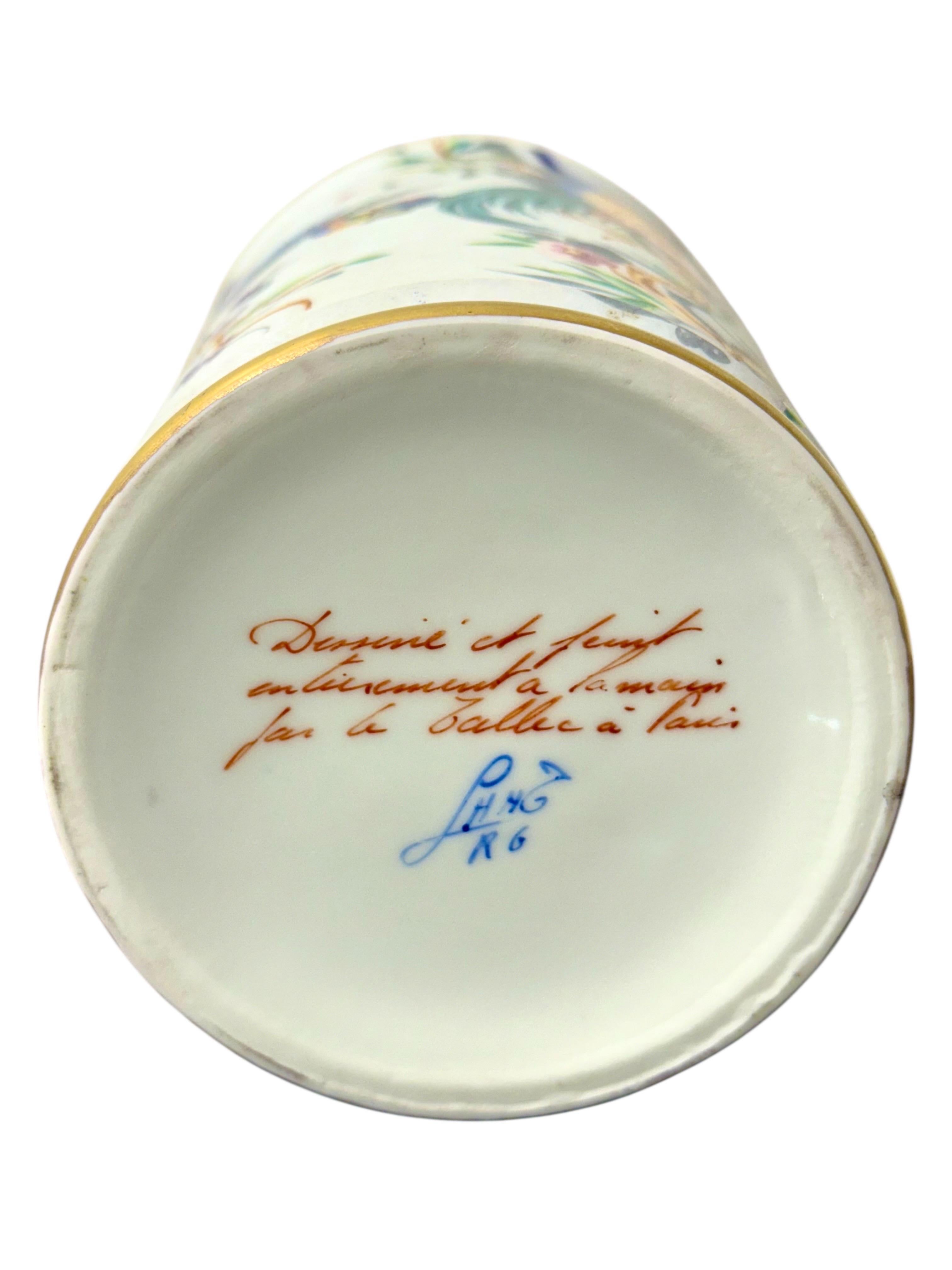 20ième siècle Paire de pots d'apothicaire Le Tallec Paris, oiseaux peints à la main et dorés en vente