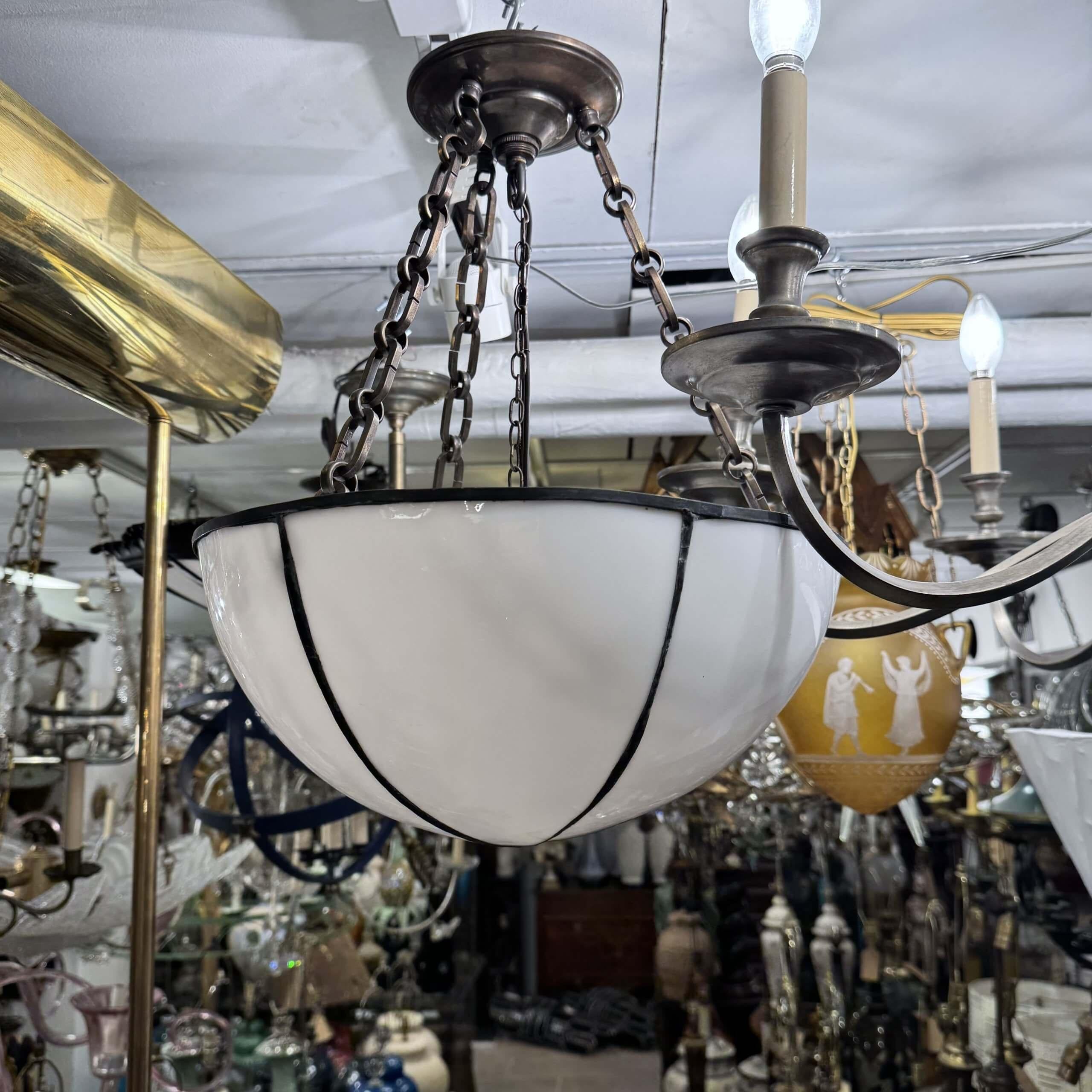 Coppia di lampade in vetro piombato, vendute singolarmente In condizioni buone in vendita a New York, NY
